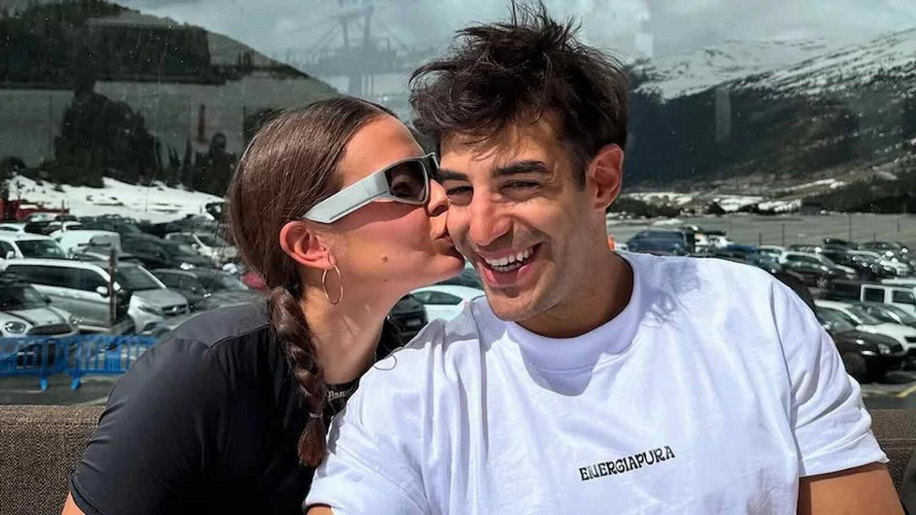 Laura Escanes con su novio