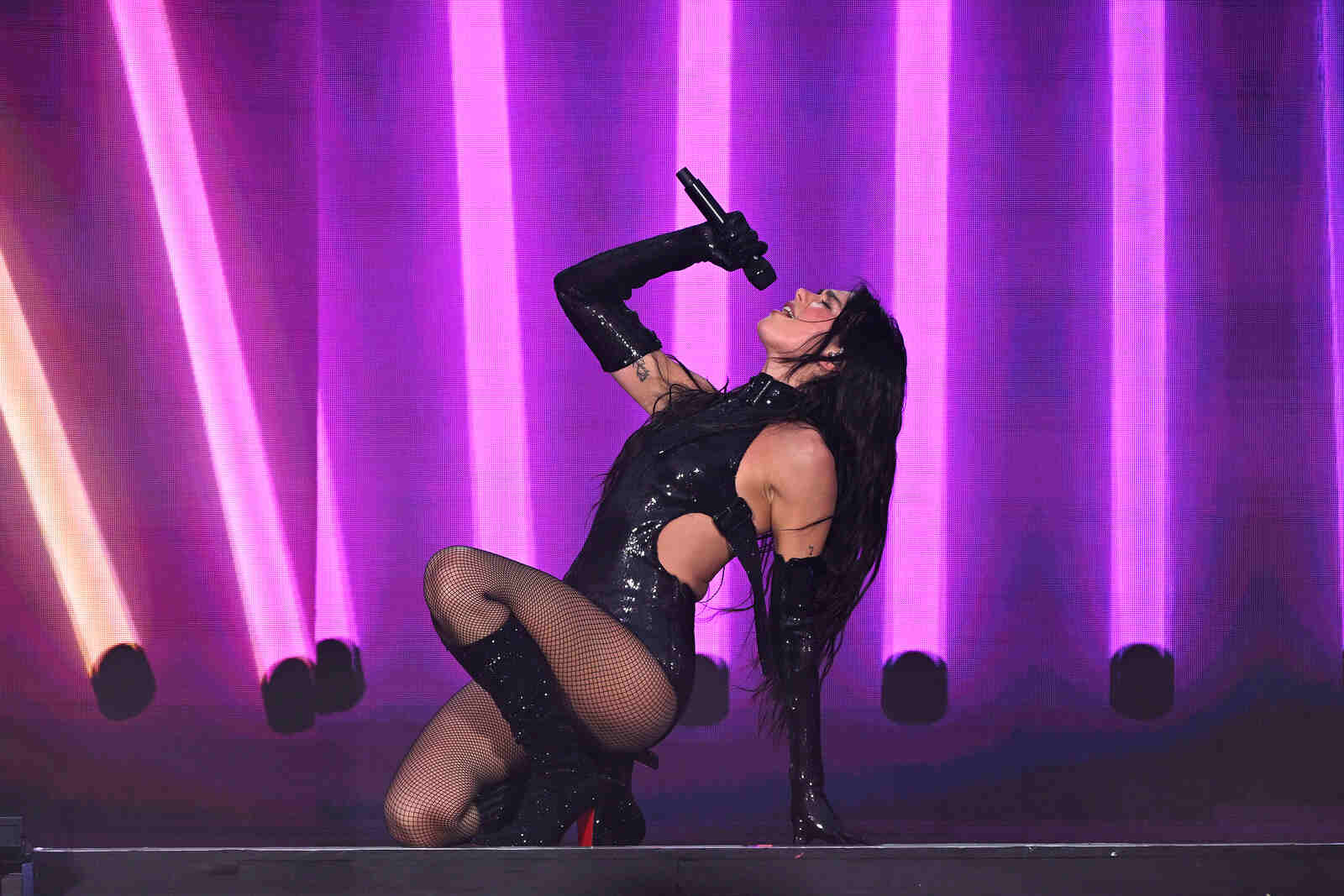Dua Lipa Cantando