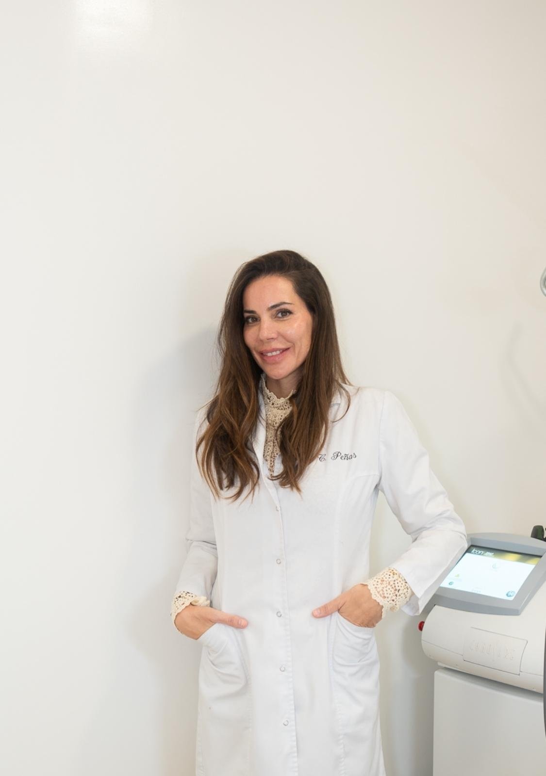 Doctora Carmen Peñas posando