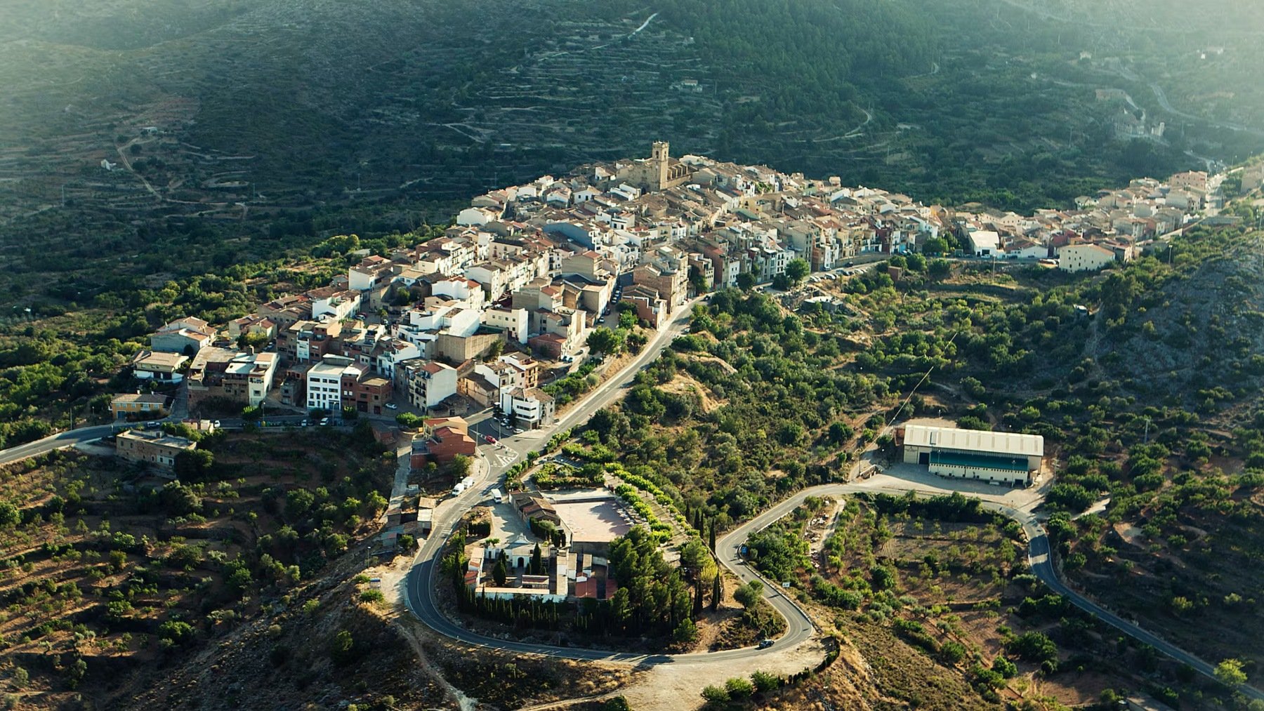 Parece la Toscana pero está en España: el pueblo de Castellón que parece sacado de un cuento