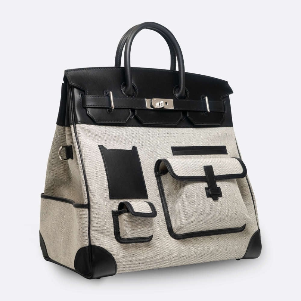 El exclusivo bolso que lleva Messi cuesta más que un Porsche