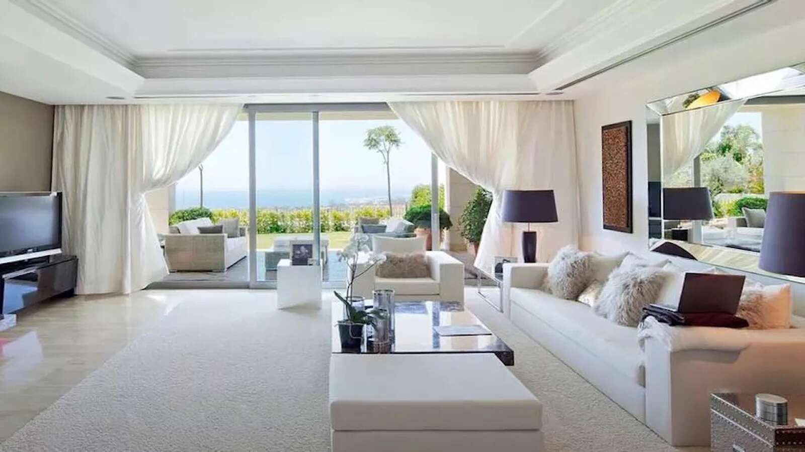 Salón de la mansión de Shakira y Gerard Piqué