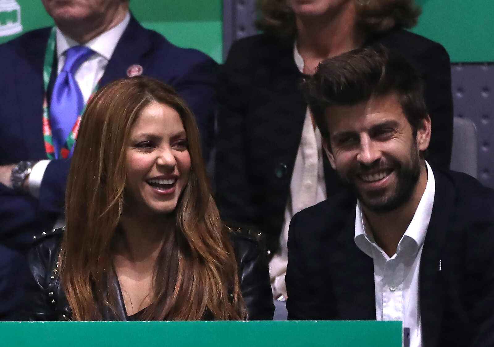 Shakira y Piqué posando