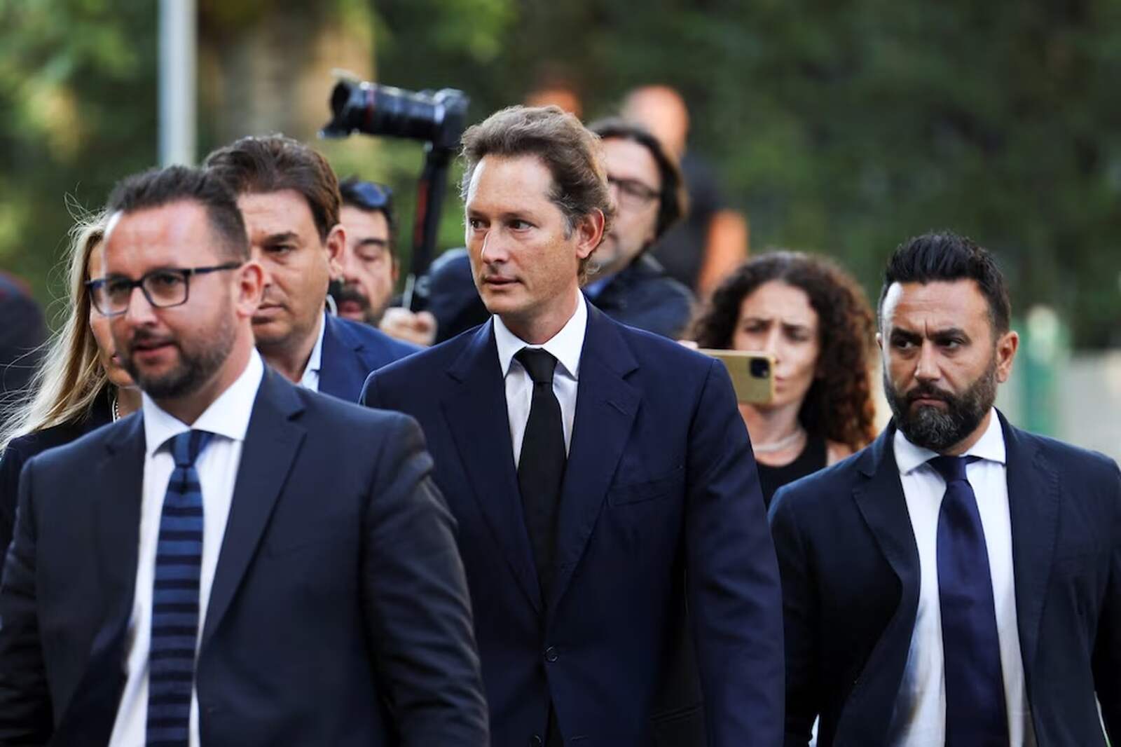 John Elkann en el funeral de Armani