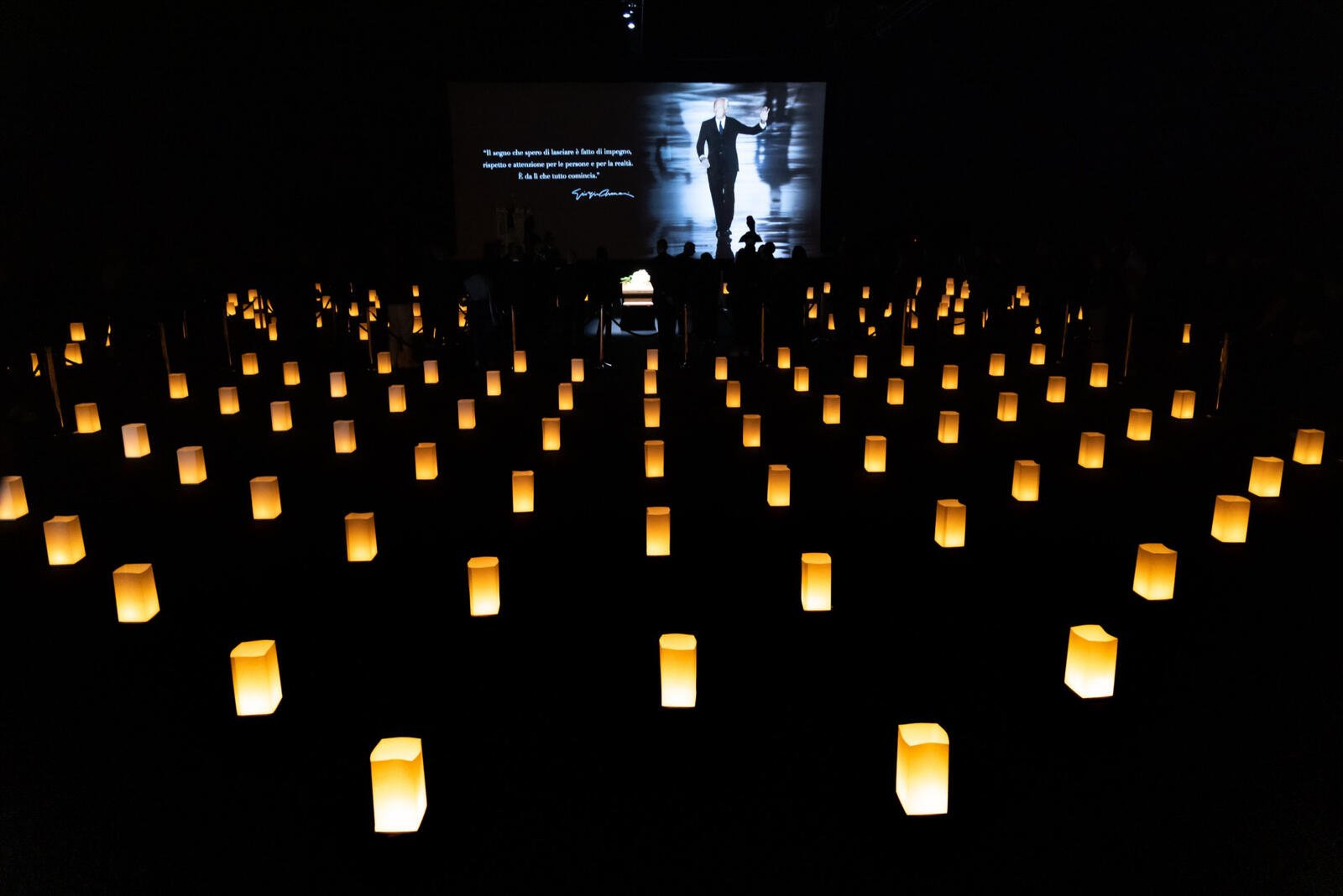 Interior del funeral de Armani