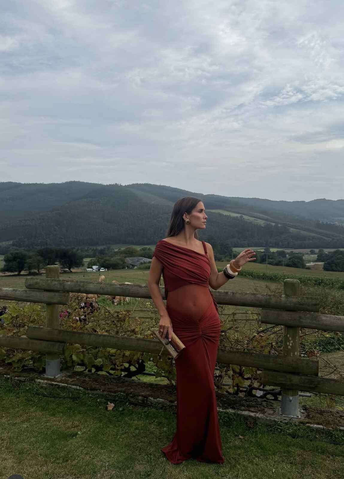 María Pombo posando en Galicia