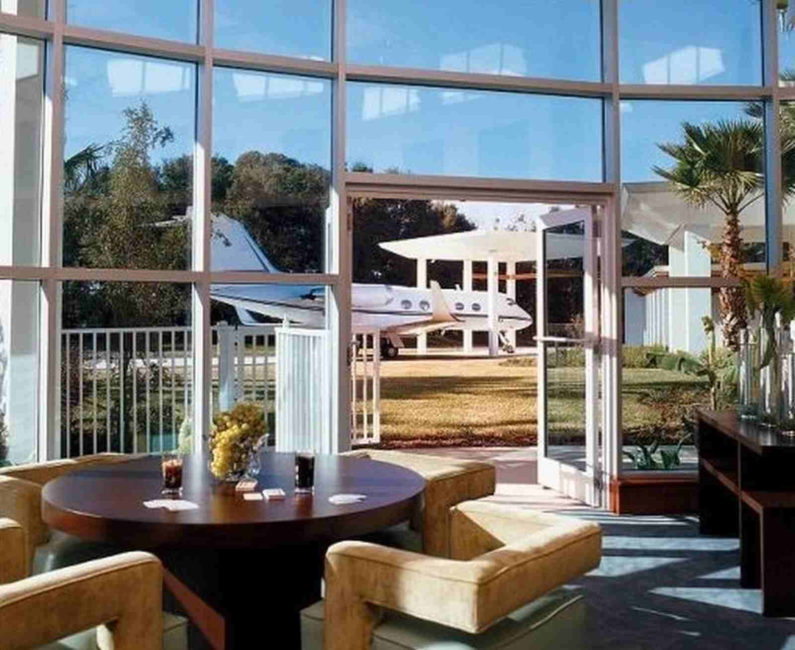 Salón de la mansión de John Travolta