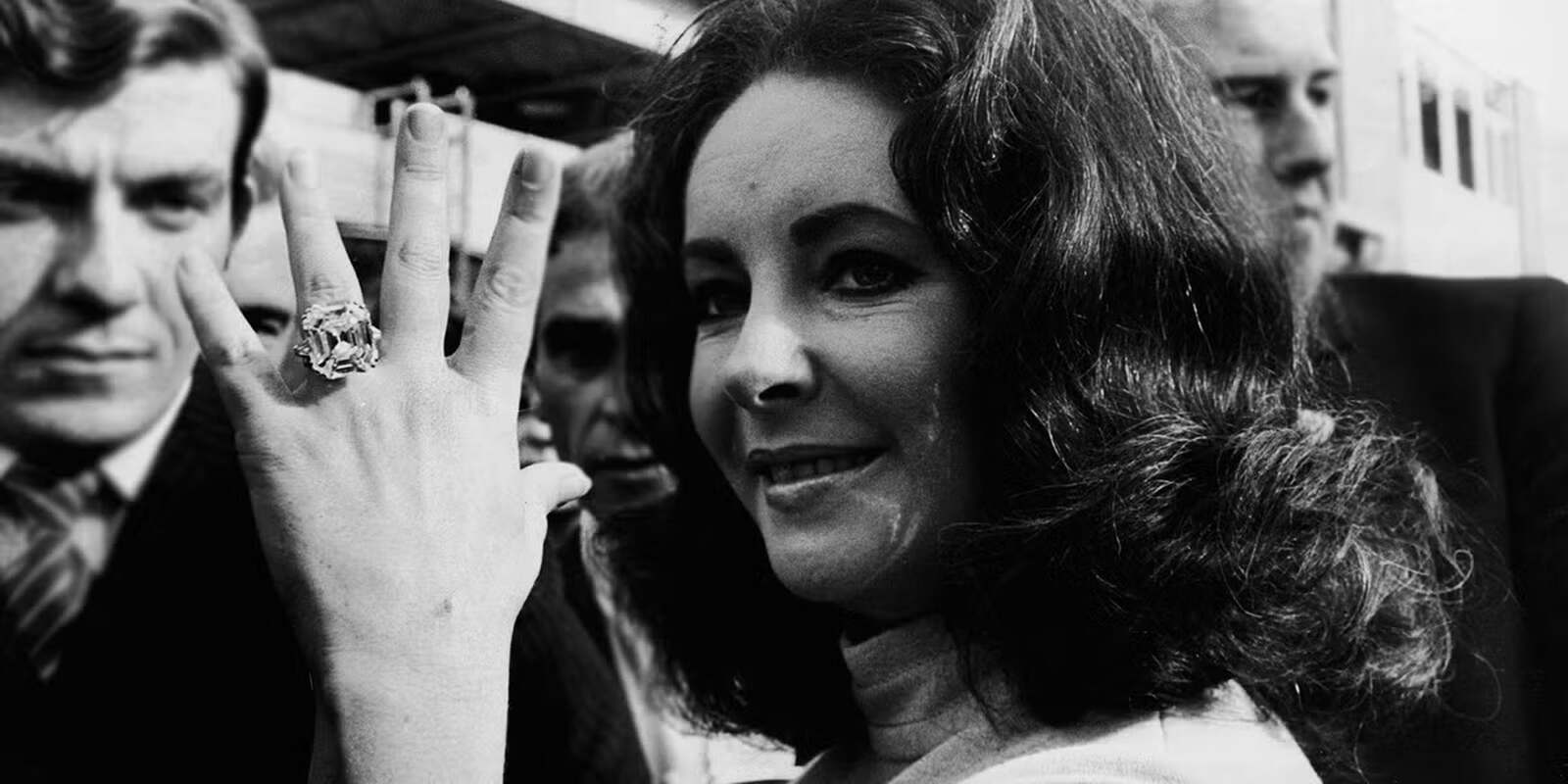Liz Taylor con un diamante