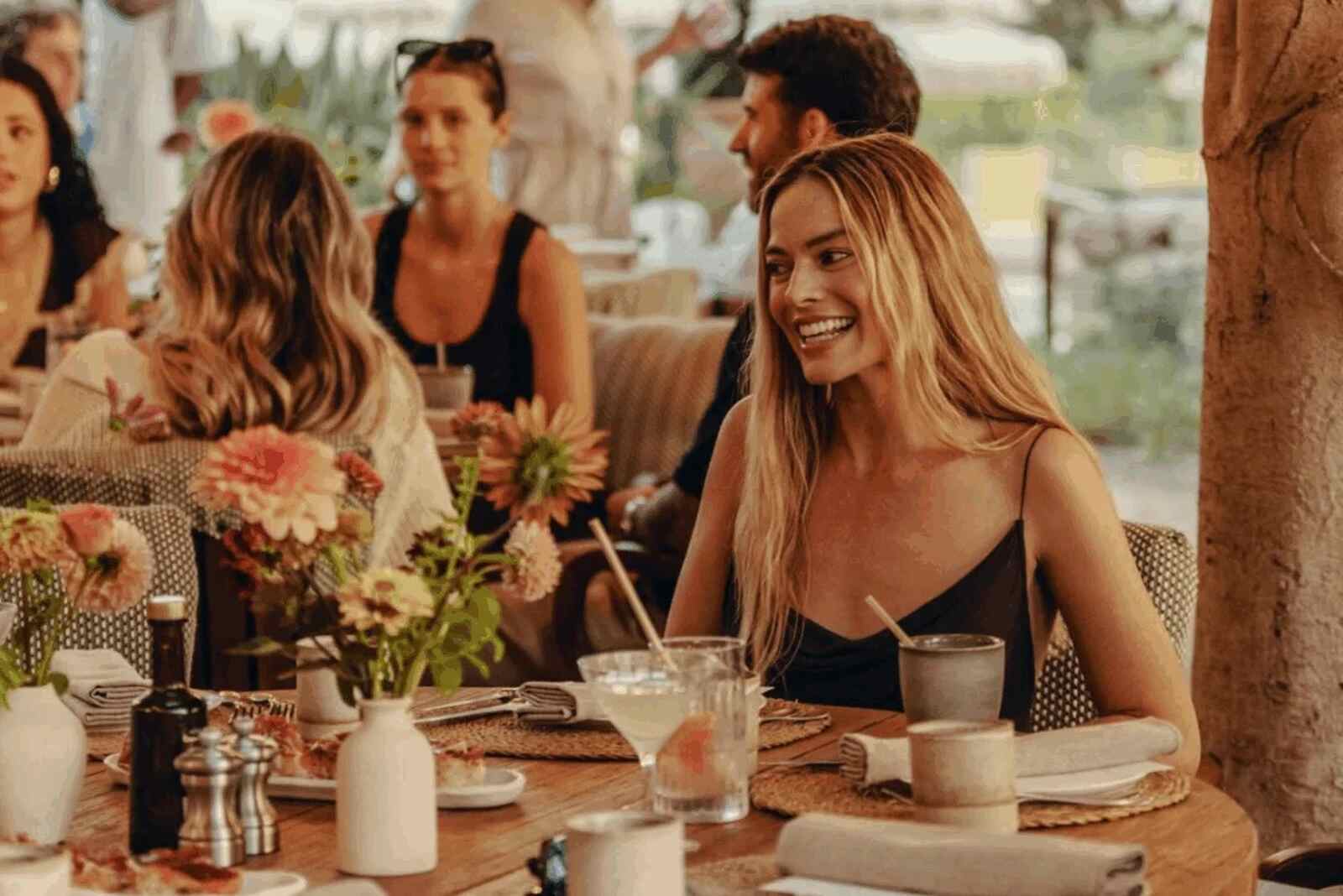 Margot Robbie disfrutando del mismo club que Nerea Rodríguez y Miguel Ángel Silvestre