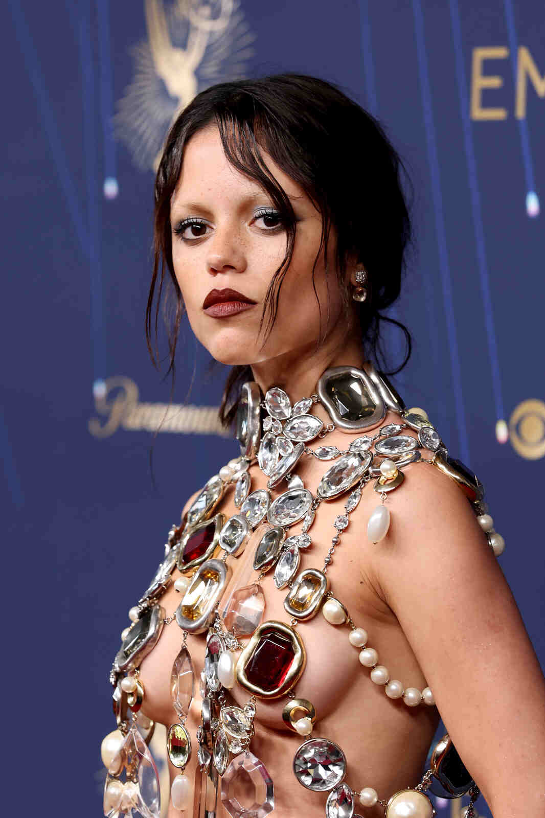 Jenna Ortega con un top de Givenchy