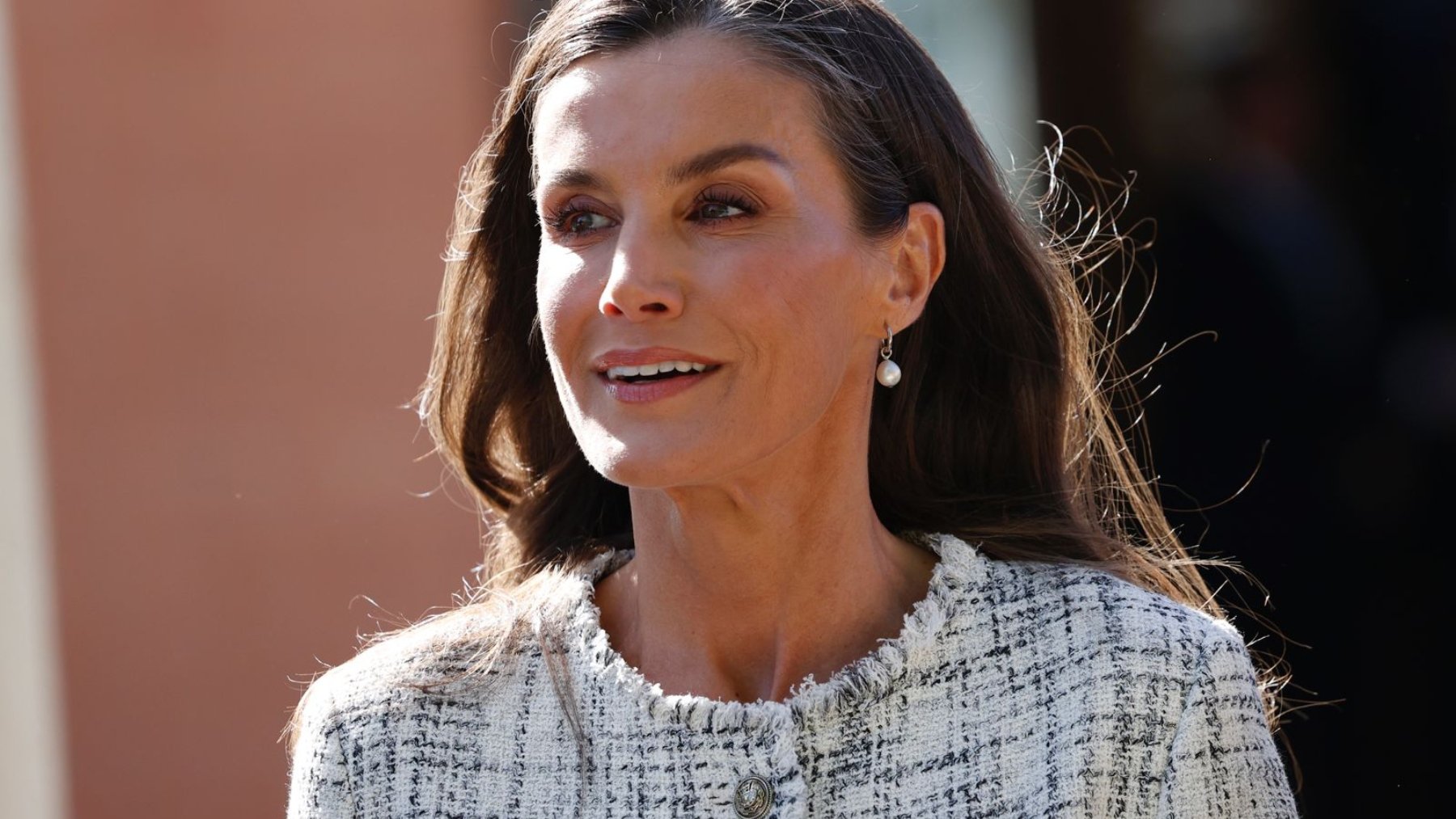 La Reina Letizia y su truco para parecer más delgada con una chaqueta de Massimo Dutti