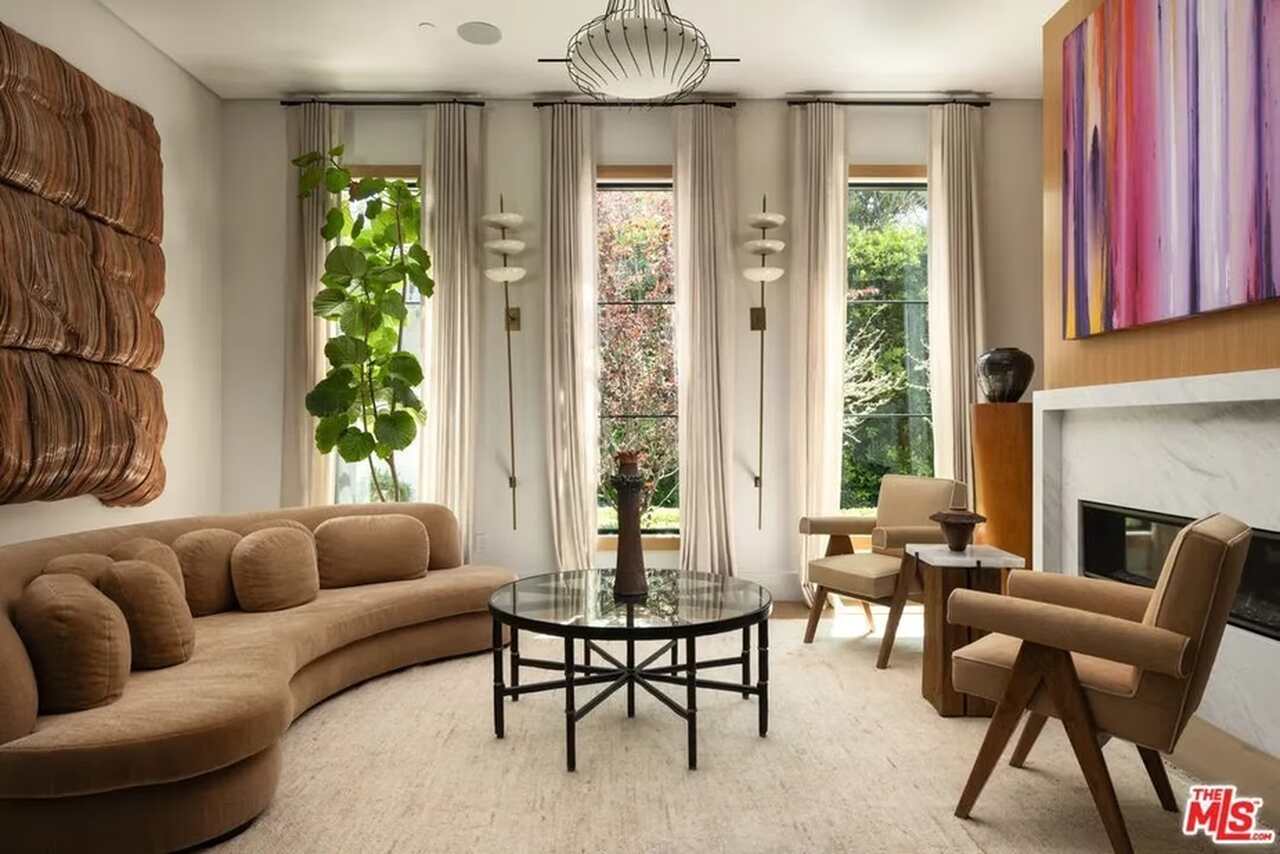 Adriana Lima mansion