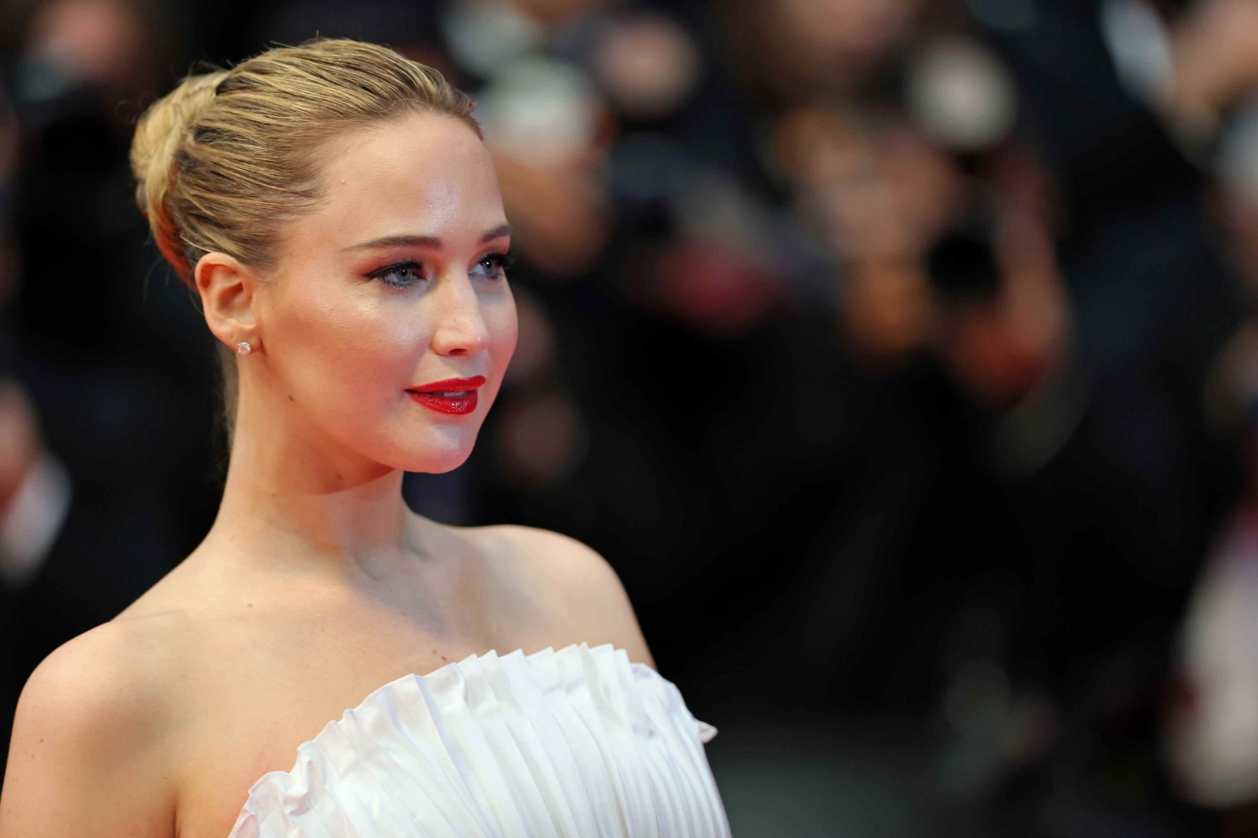 Jennifer Lawrence posando