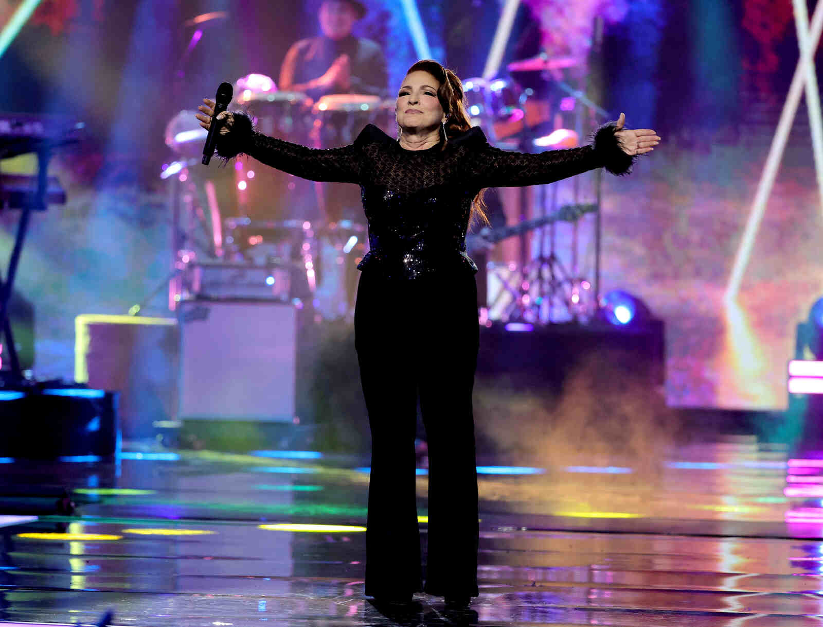 Gloria Estefan cantando