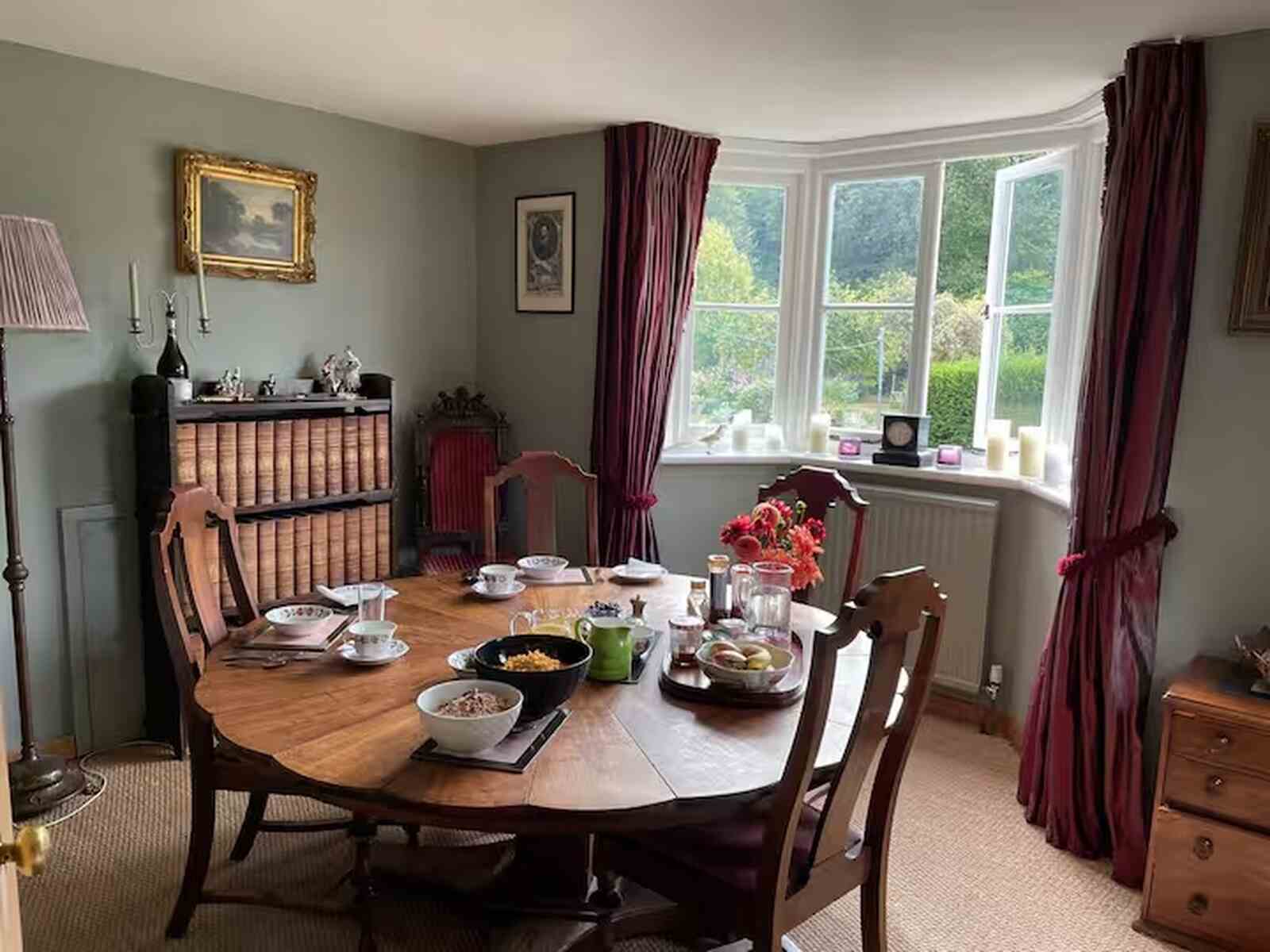 Mesa de comedor de la casa de la escritora