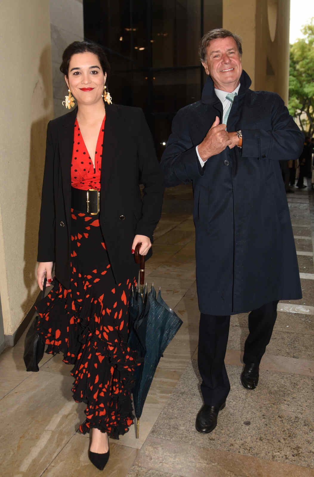 Cayetano Martínez de Irujo y Bárbara Mirján paseando