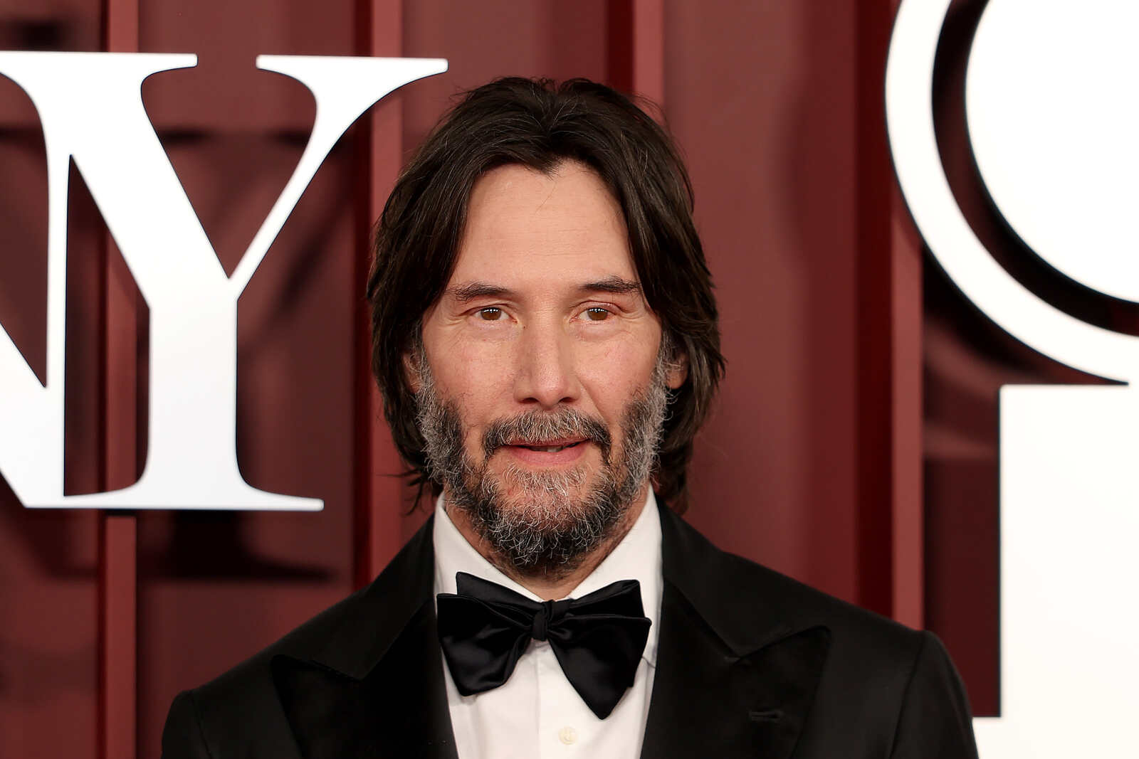 Keanu Reeves posando