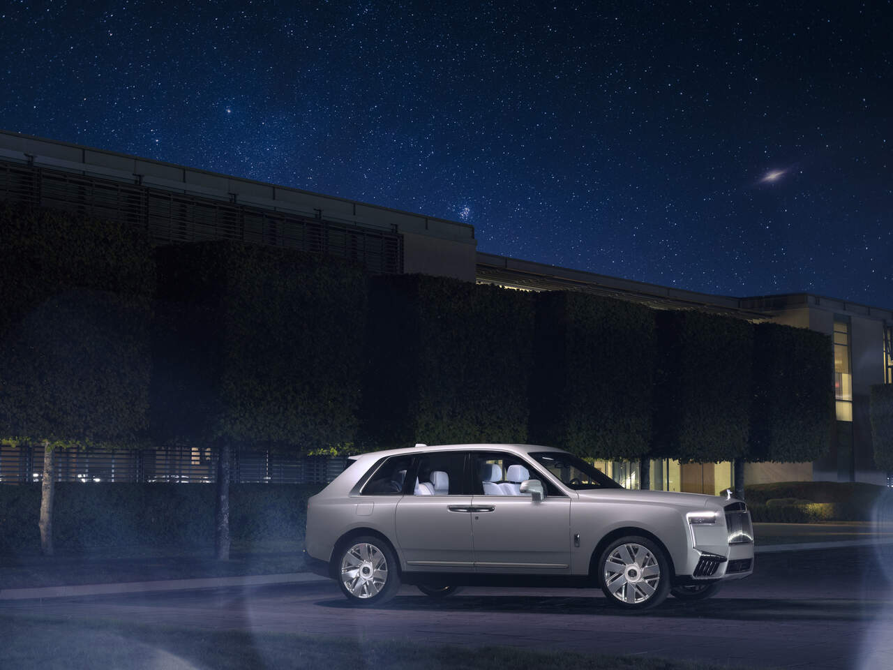 rolls-royce cullinan espacio