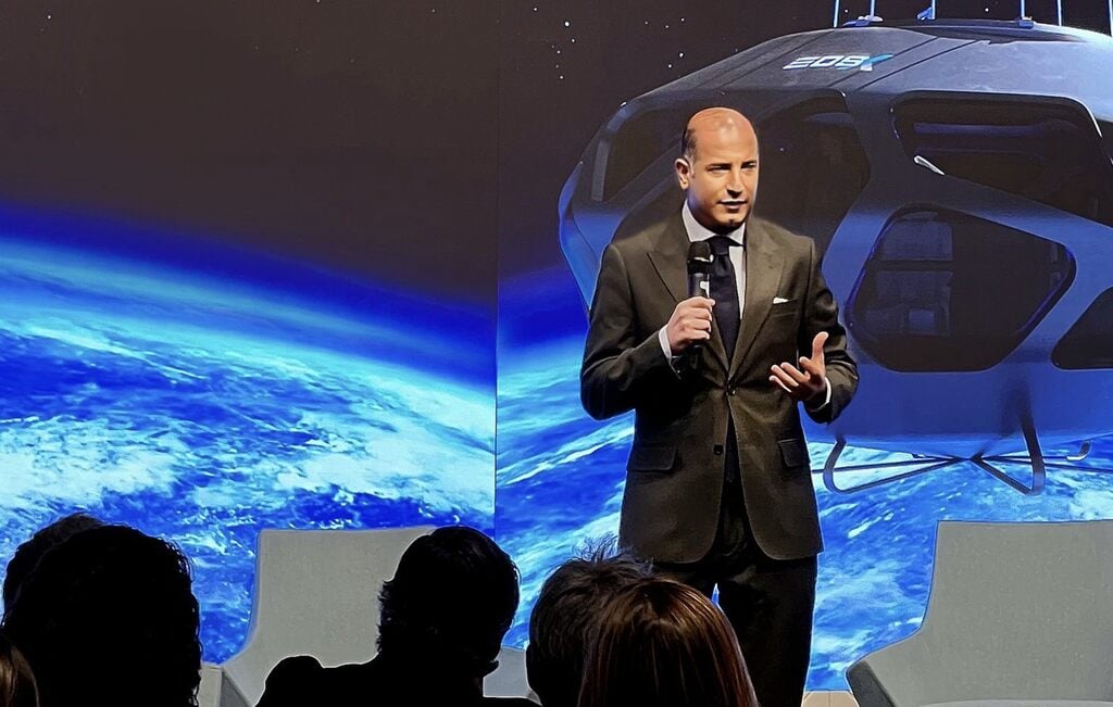 EOS X Space