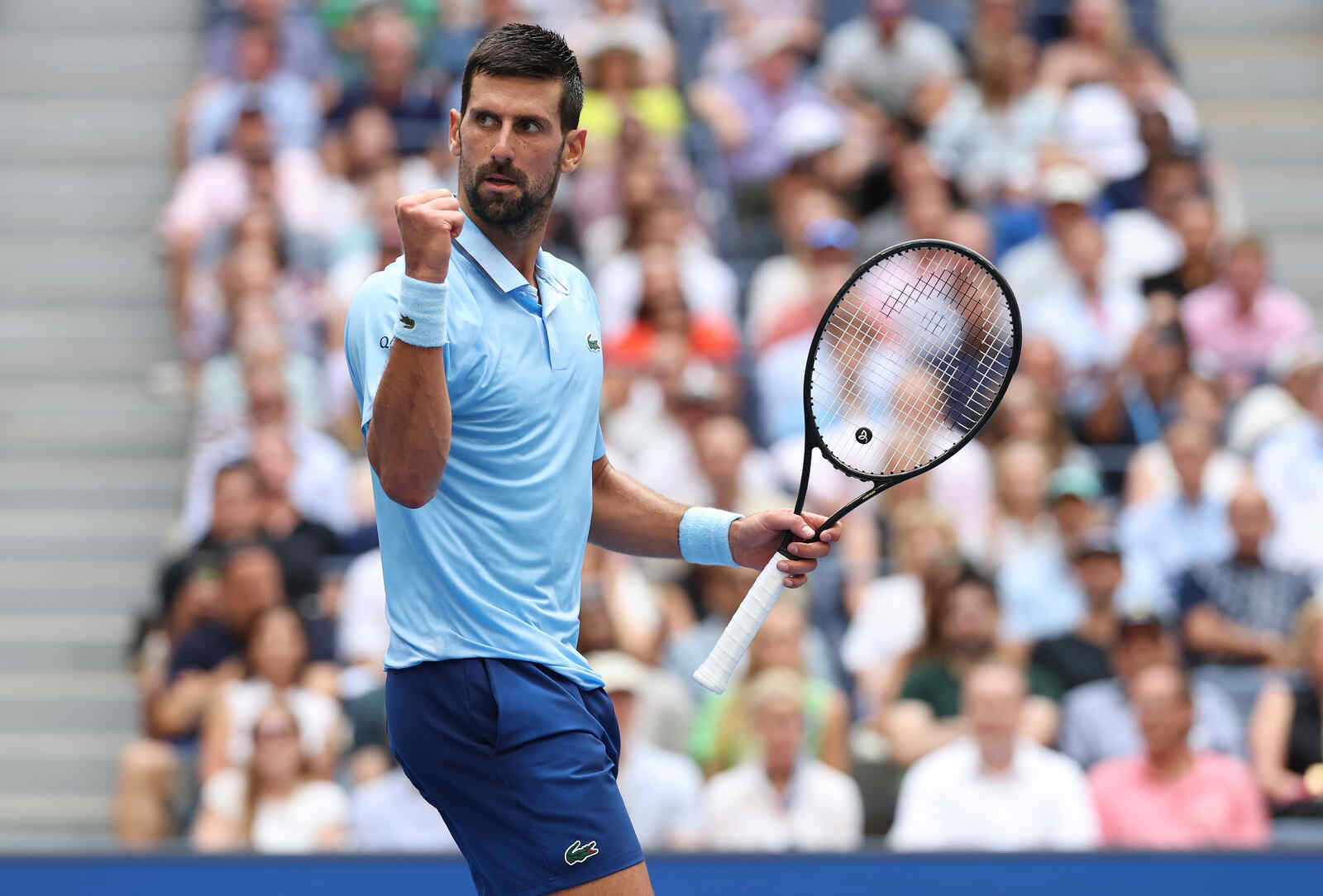 Novak Djokovic jugando al tenis