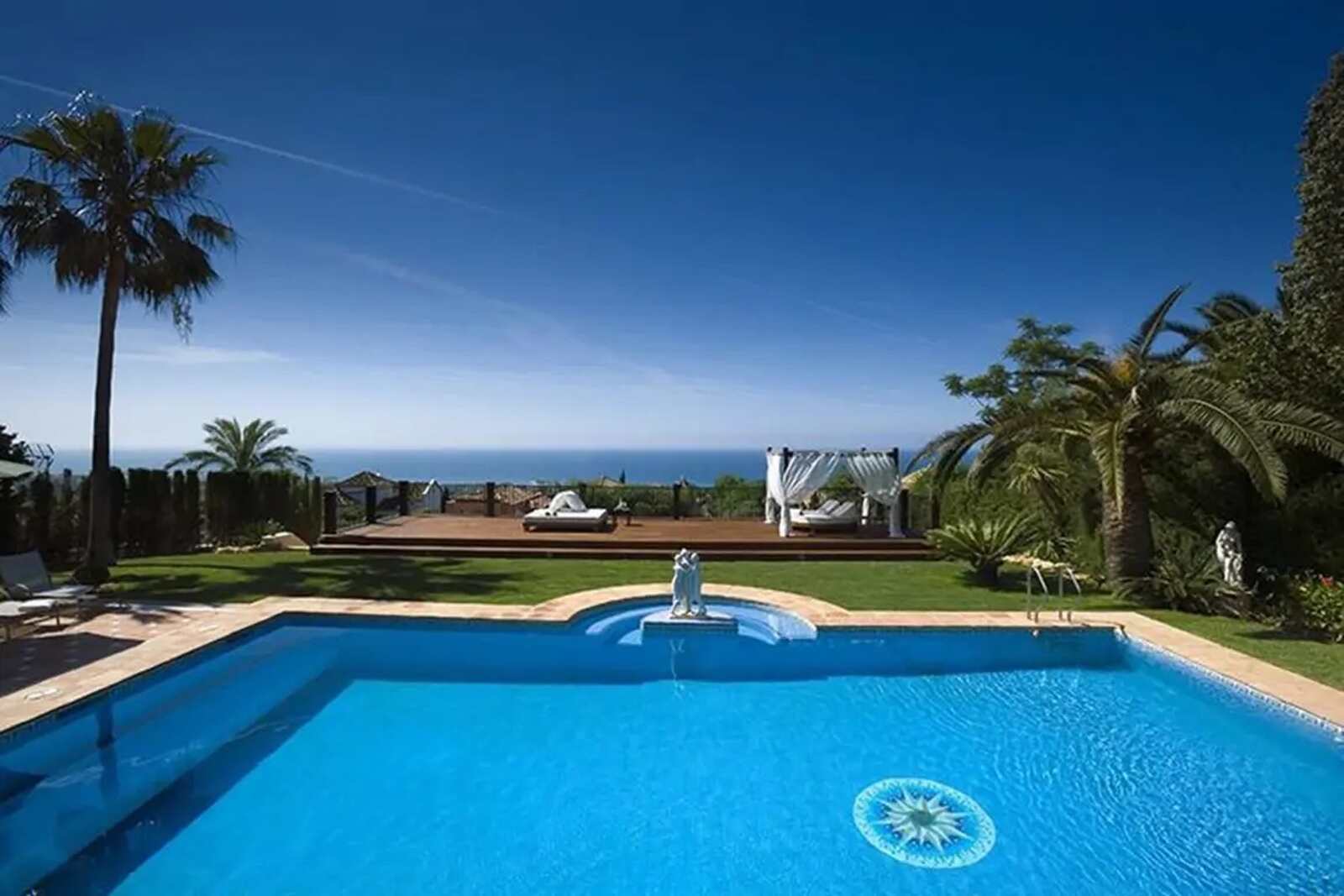 Piscina de la mansión