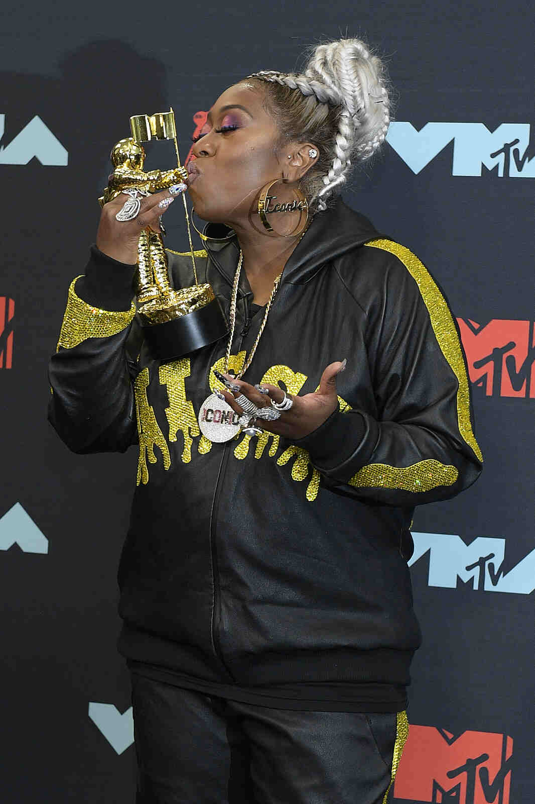 Missy Elliott con un premio