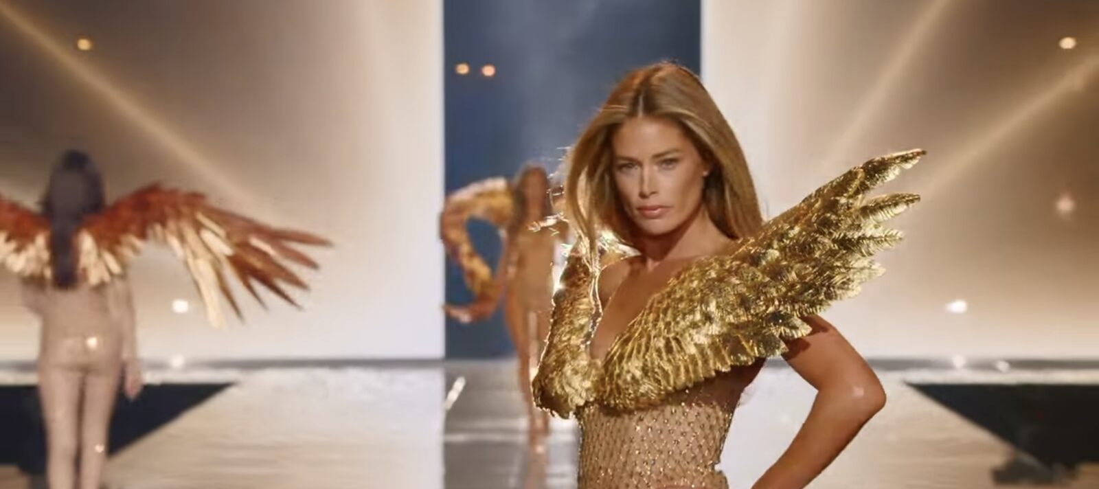 Doutzen Kroes desfilando