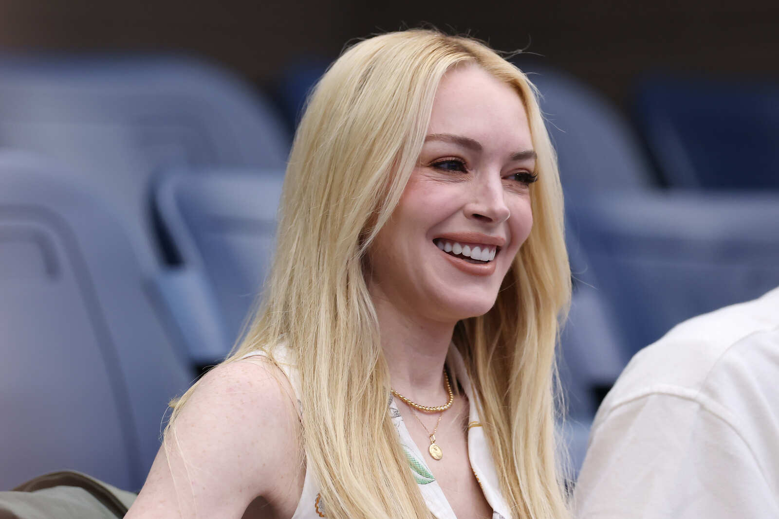 Linsday Lohan sonriendo