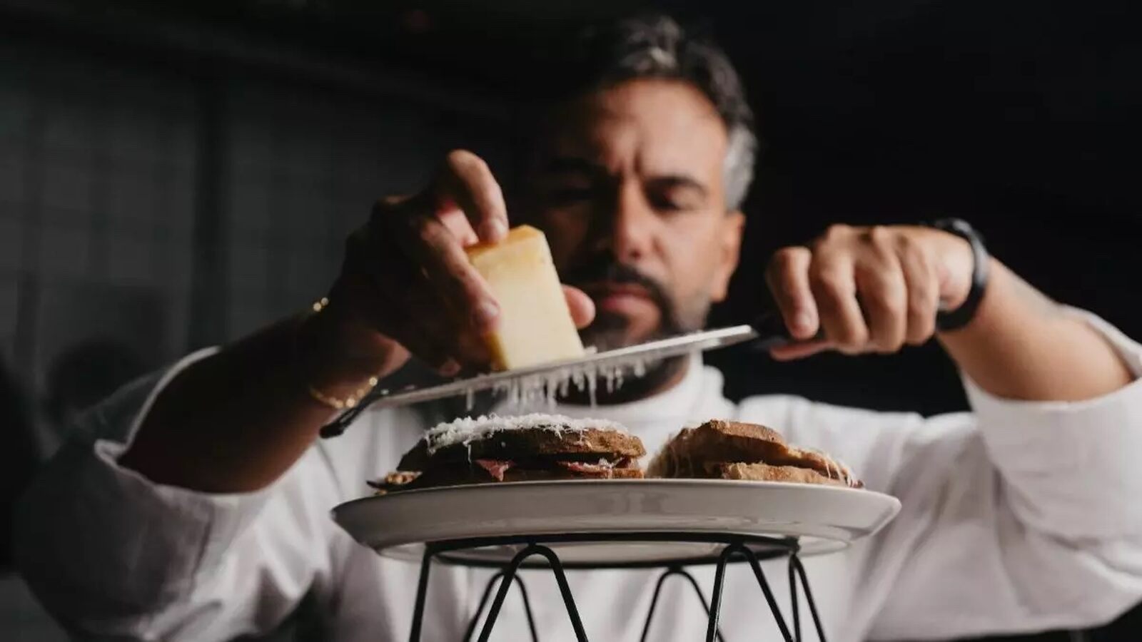 Salvatore Romano con queso