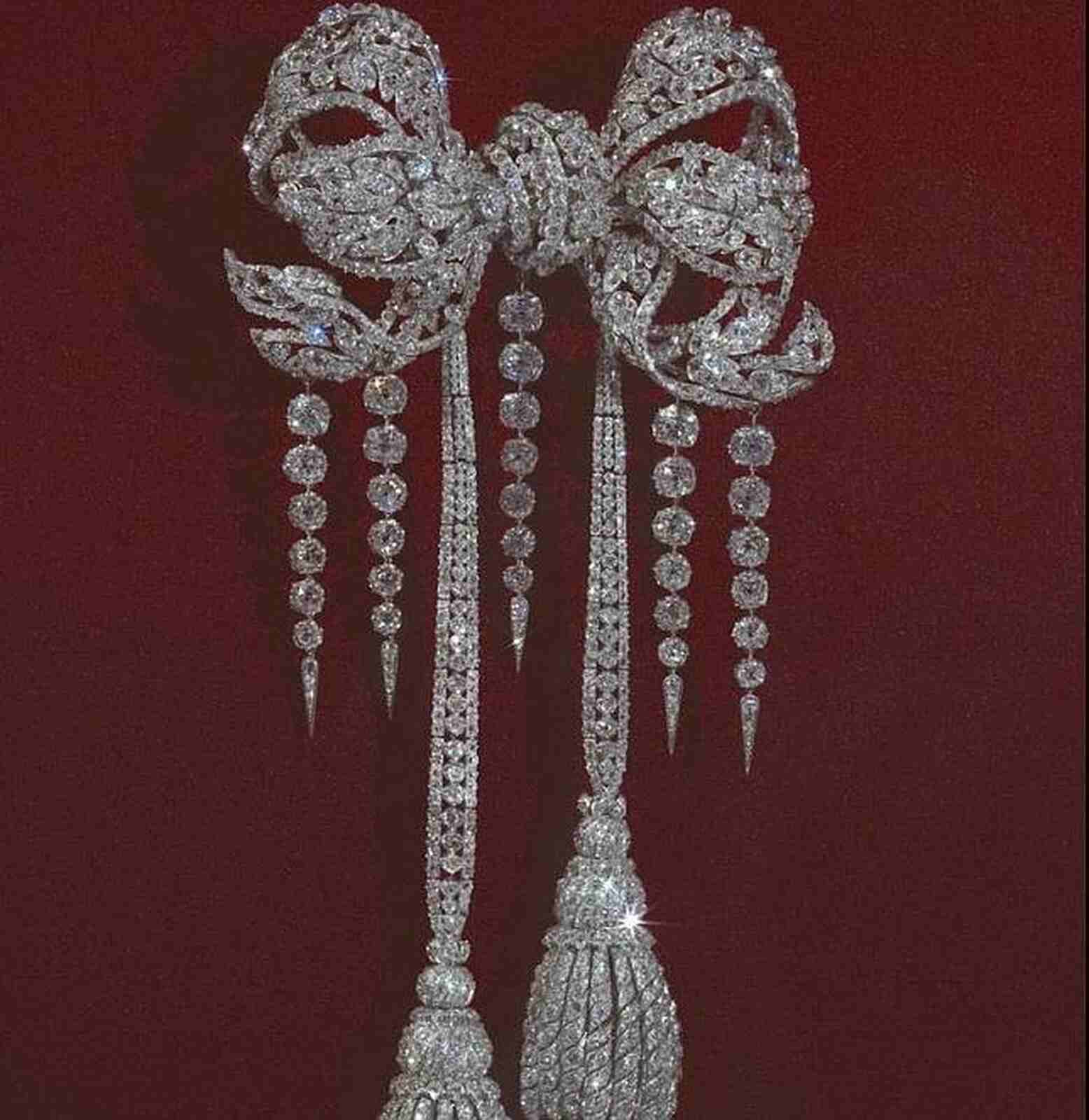 Broche de diamantes del Louvre