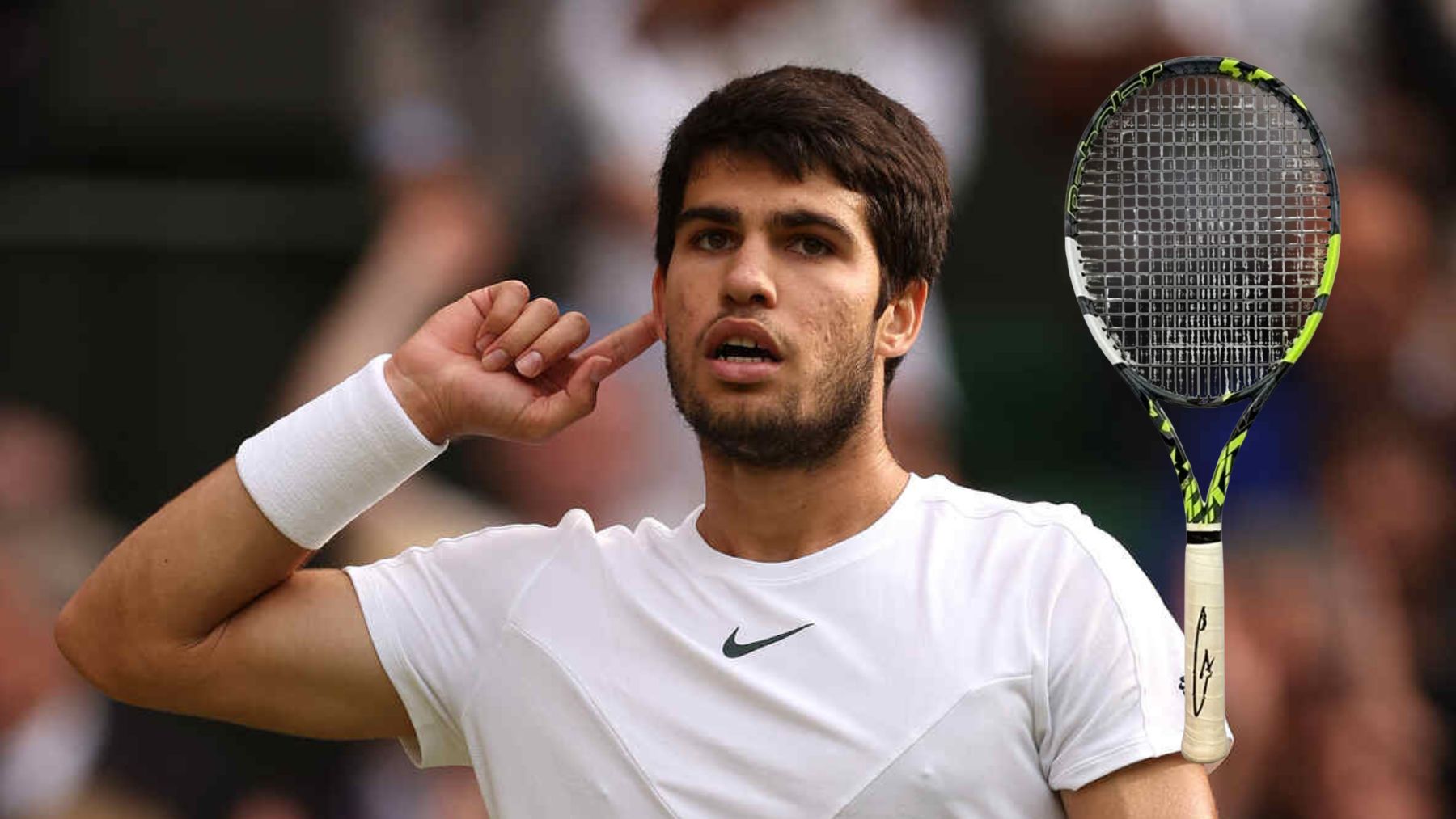 Carlos Alcaraz jugando en Wimbledon
