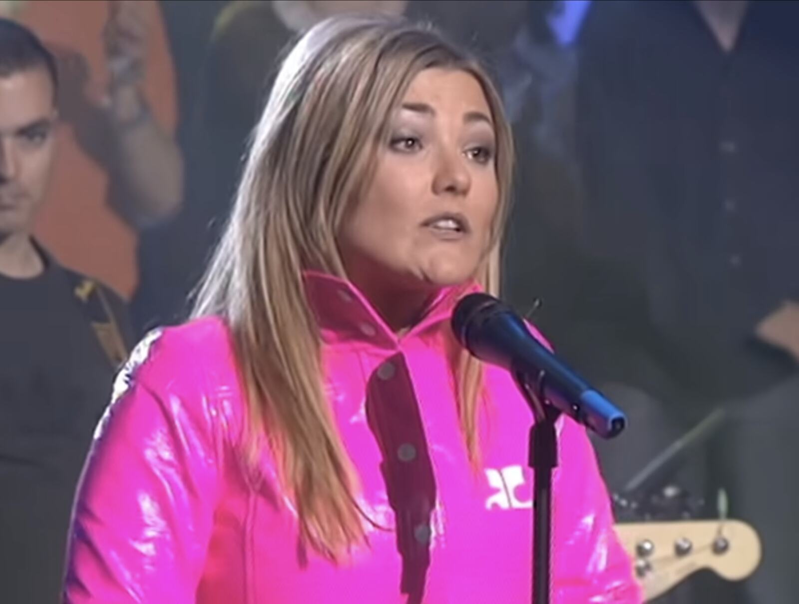 Amaia Montero con una chaqueta rosa