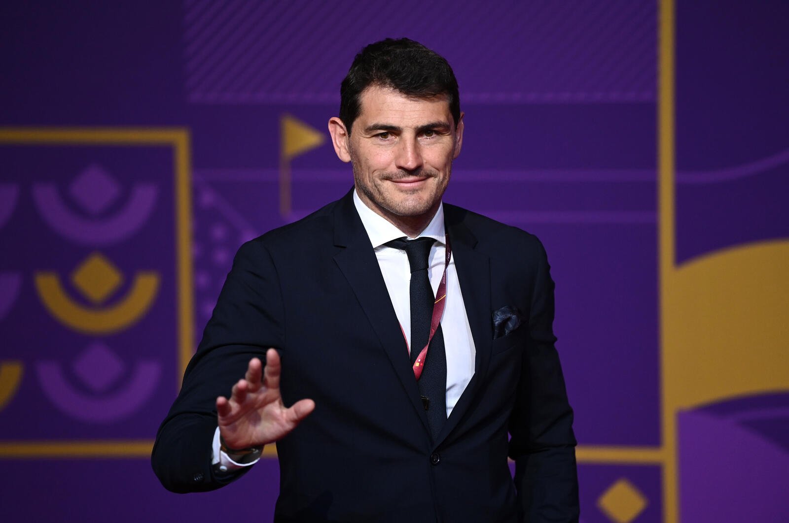 Iker Casillas saludando