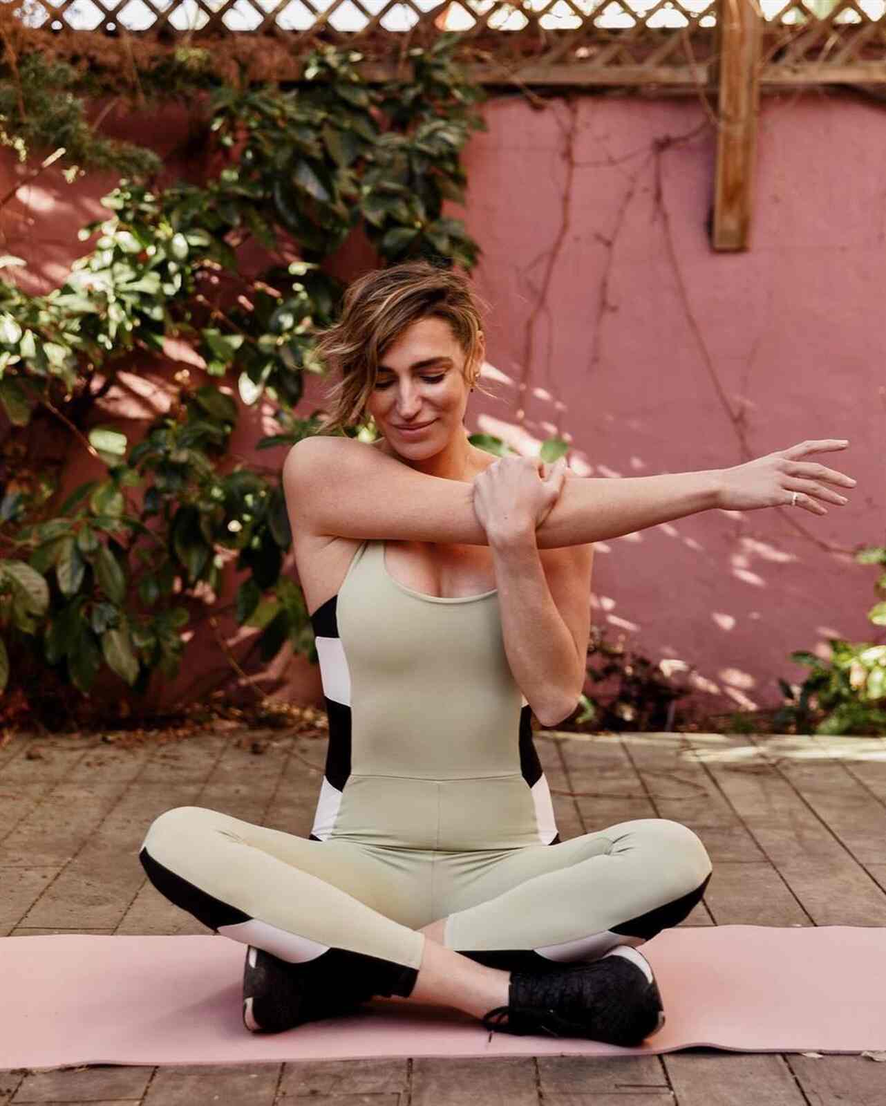 Eugenia Osborne haciendo yoga