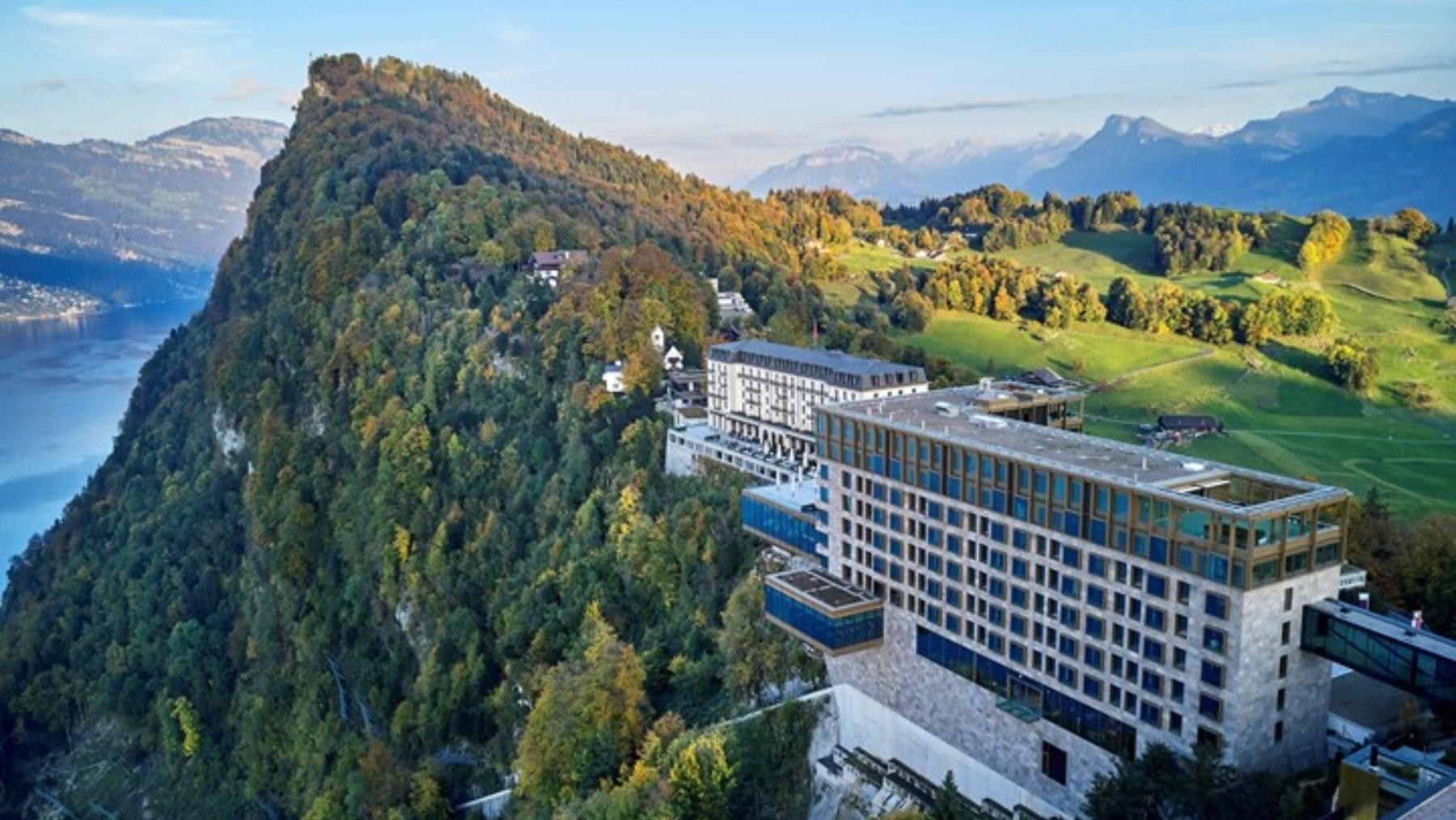 Este hotel de Suiza, donde se casó Audrey Hepburn, encierra el spa mejor situado del mundo