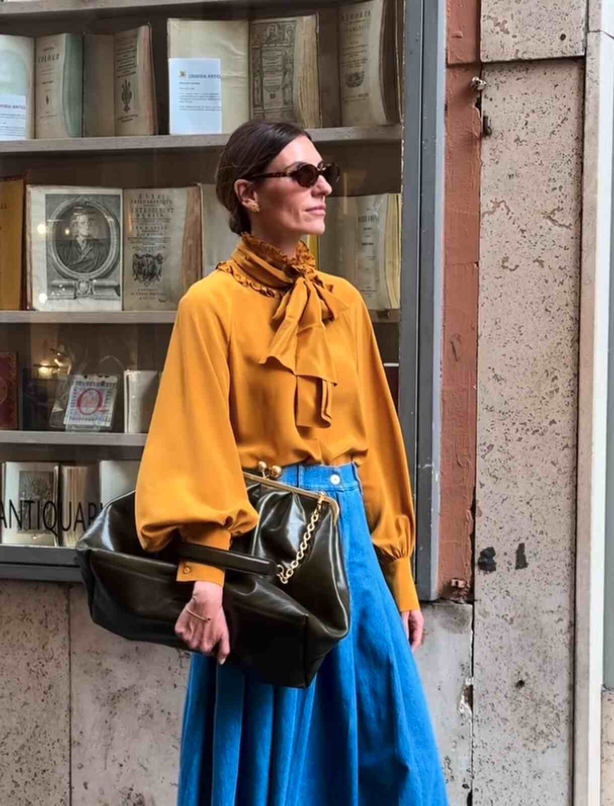 Mujer con el bolso de Max Mara