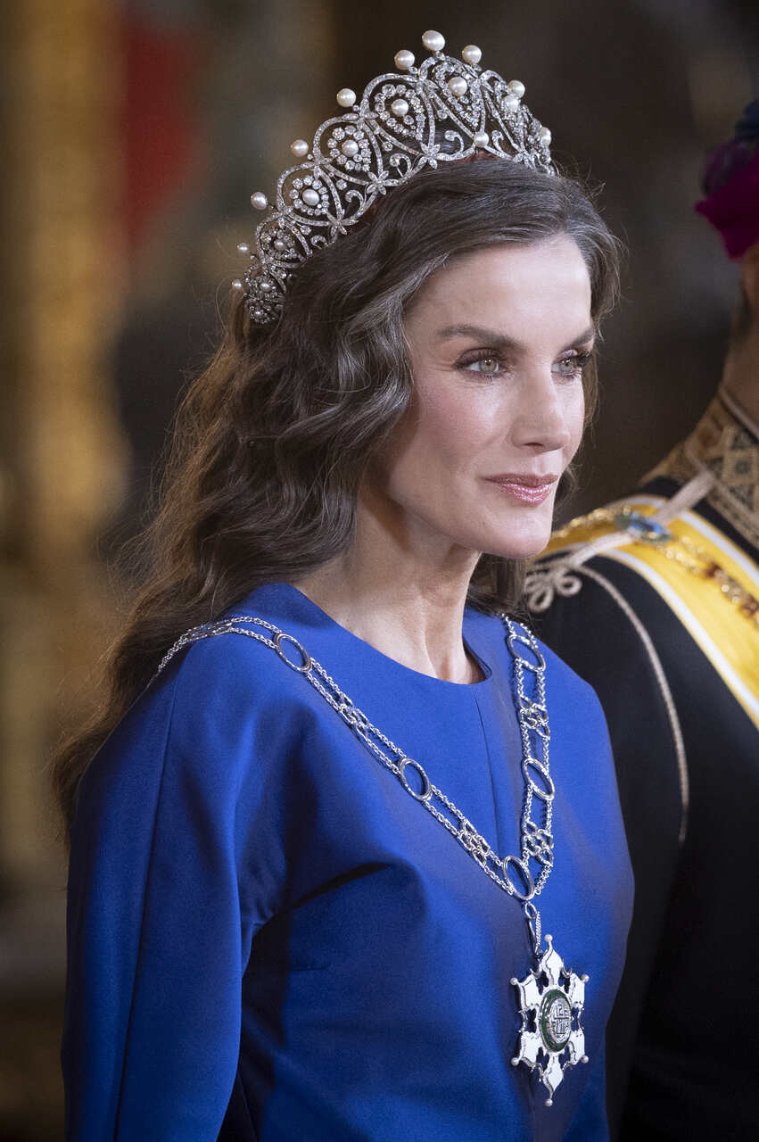 reina letizia tiara diamantes