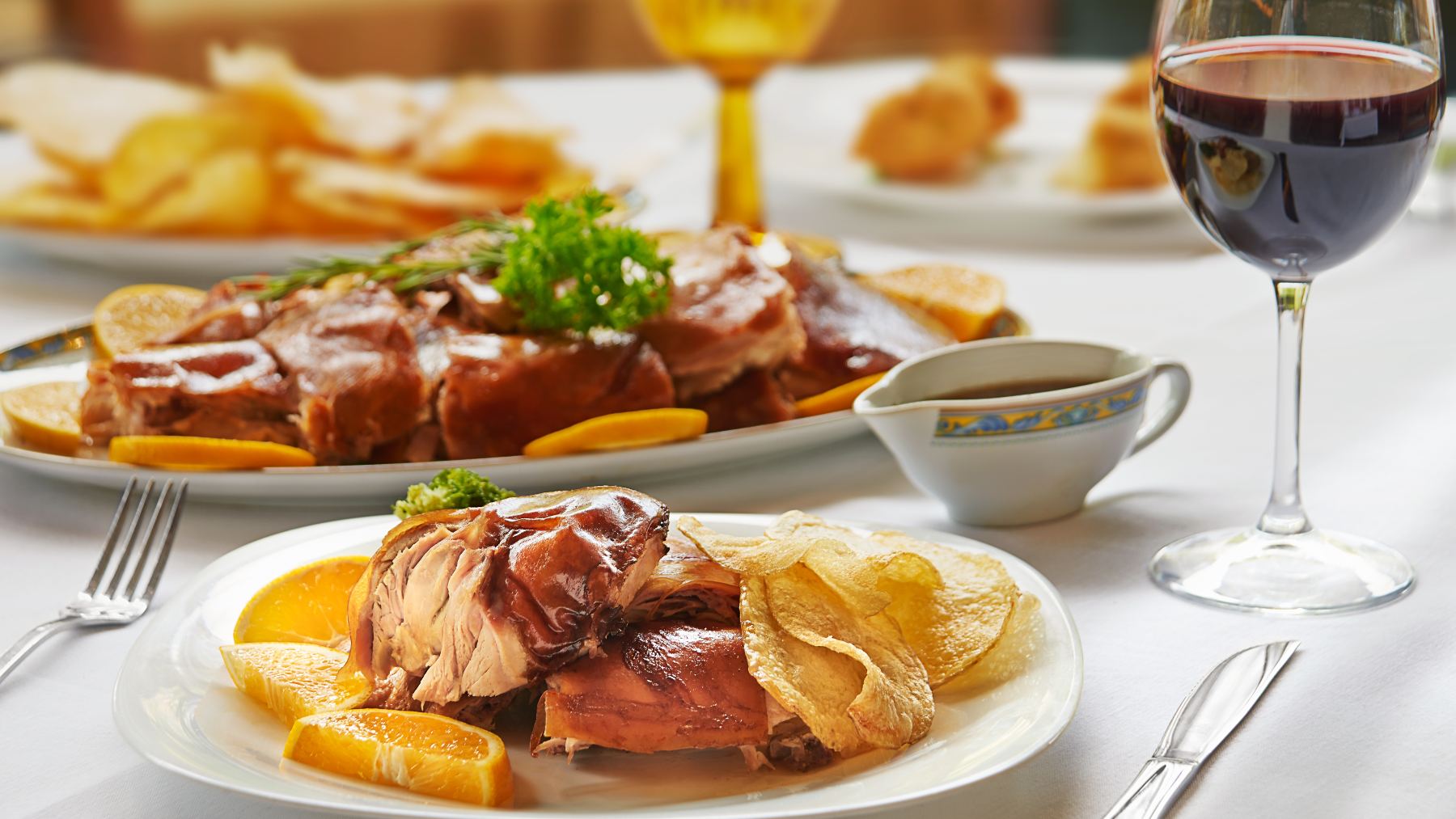 Plan gourmet para el puente: comer cochinillo en los asadores más top de Madrid (y alrededores)
