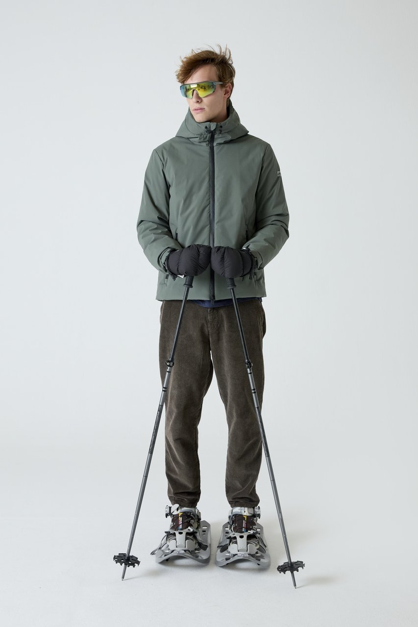 Ramón Acín revoluciona la moda con abrigos calefactables: «funcionan incluso a -24 °C»