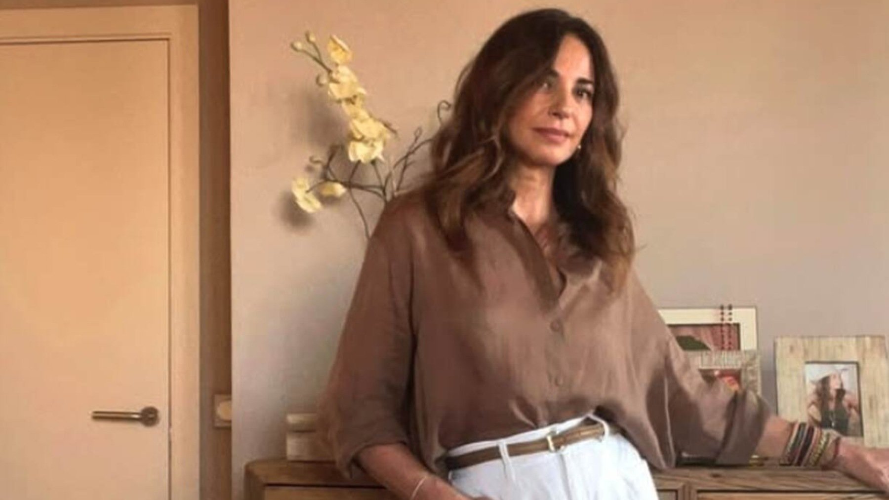 Mariló Montero posando en su casa