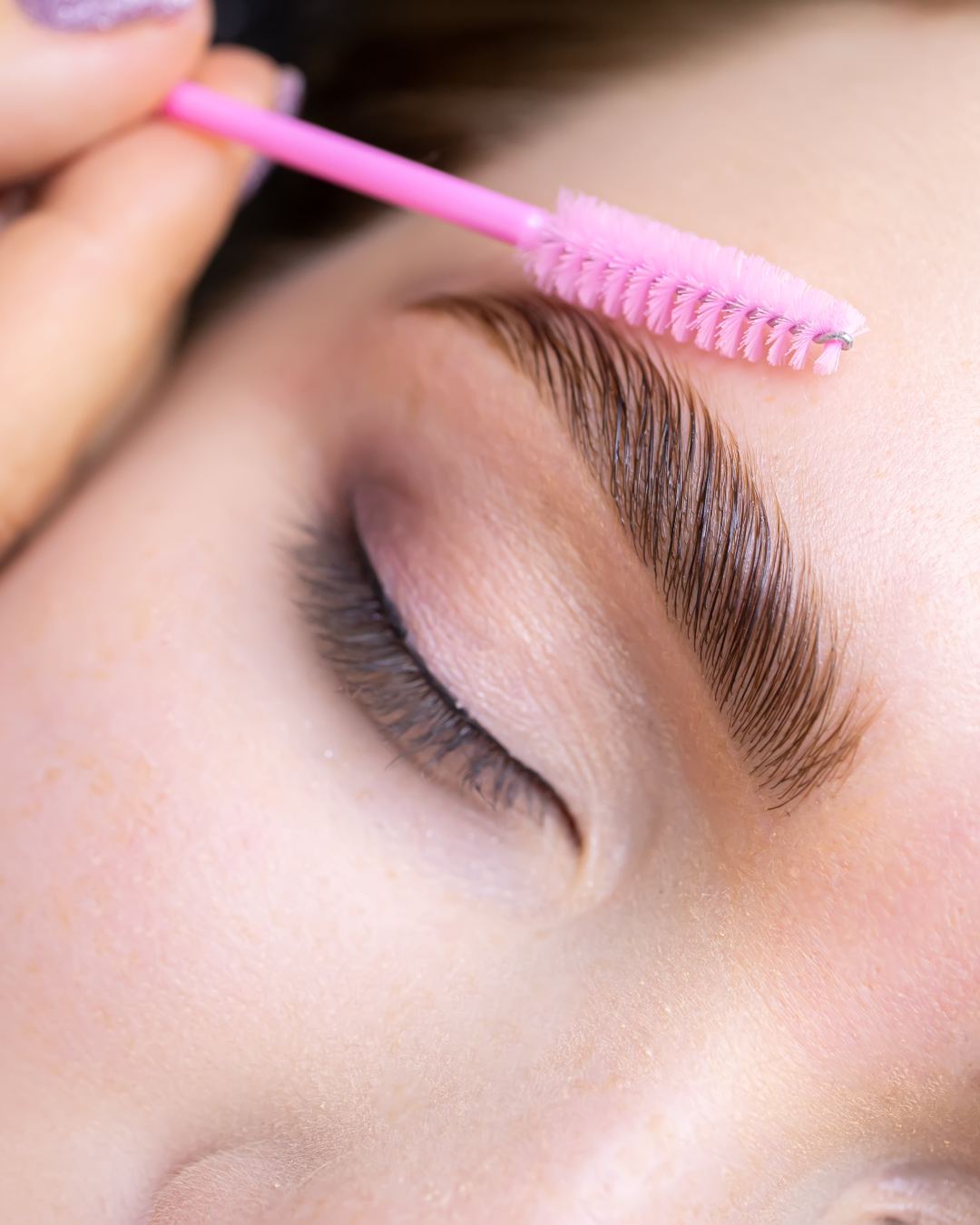 Expertas en diseño de cejas: «Despeinadas dan juventud, gruesas equilibran rasgos, rectas estilizan…»