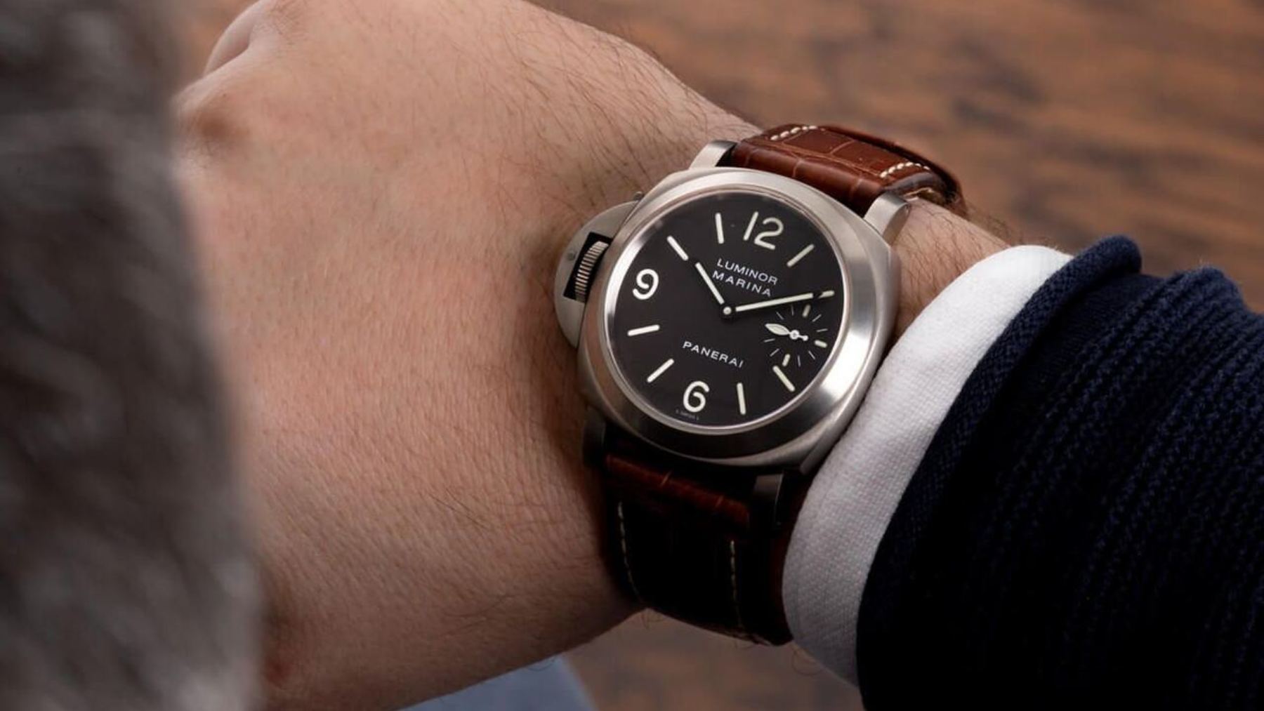 Relojes para zurdos: la nueva obsesión de los coleccionistas por su corona invertida