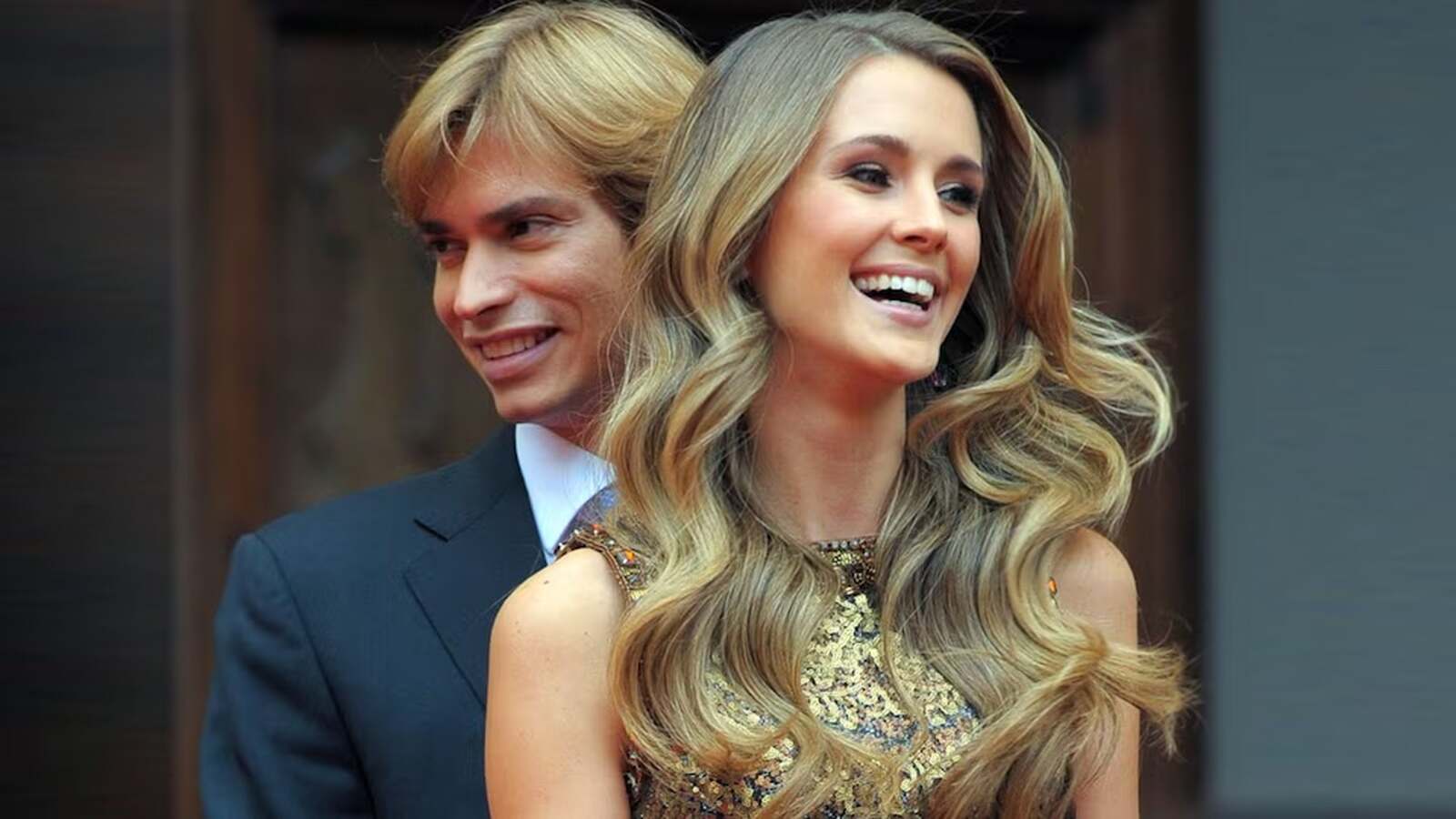 Carlos Baute y Astrid Klisans posando