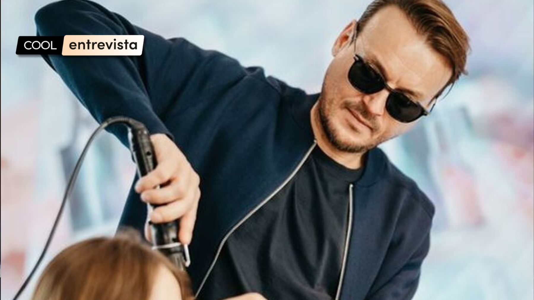 Leon Downing nos cuenta cómo es peinar a Kate Moss: Sabe exactamente lo que le funciona