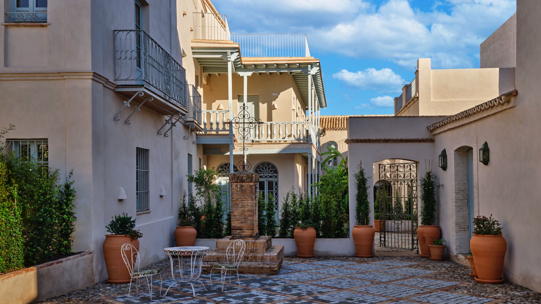 Este es el pueblo de Sevilla que entra en la élite del lujo con un Relais & Châteaux desde 500 € la noche
