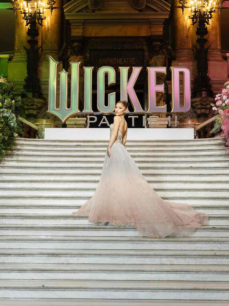 Ariana Grande vestido glinda