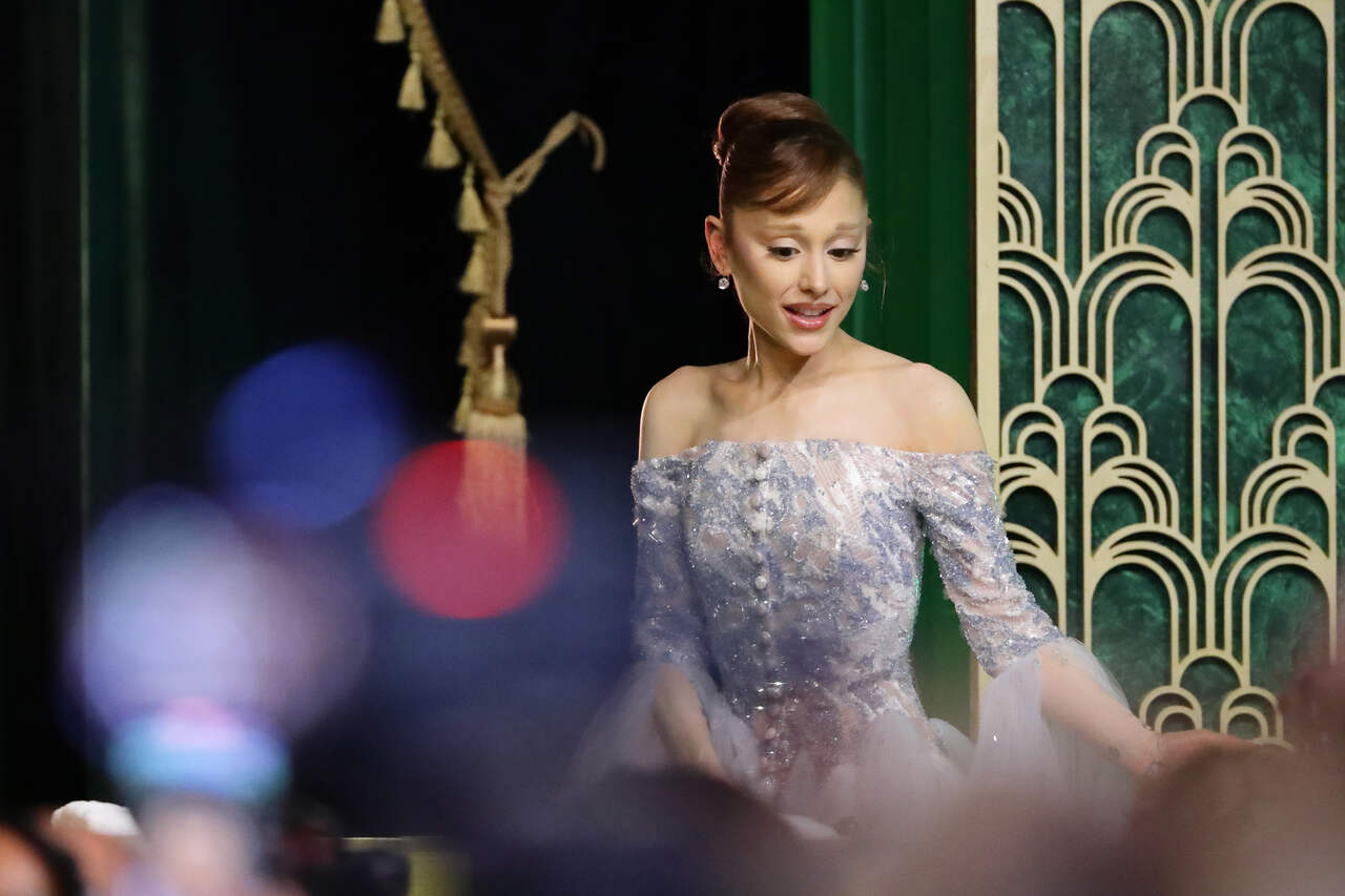 Ariana Grande vestido glinda