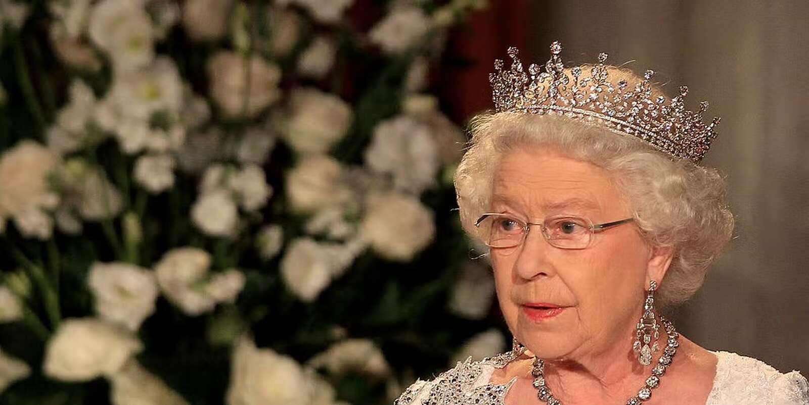 Isabel II con los pendientes de candelabro