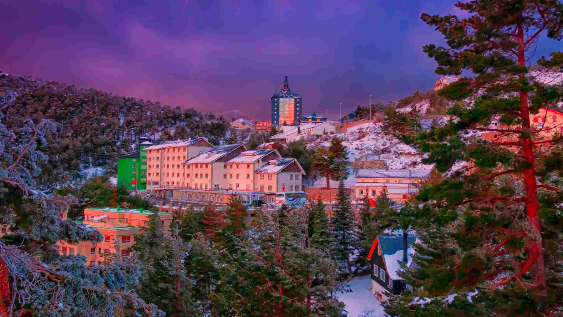 Parece Laponia pero es un pueblo de Madrid: 10 destinos españoles que se transforman en Navidad