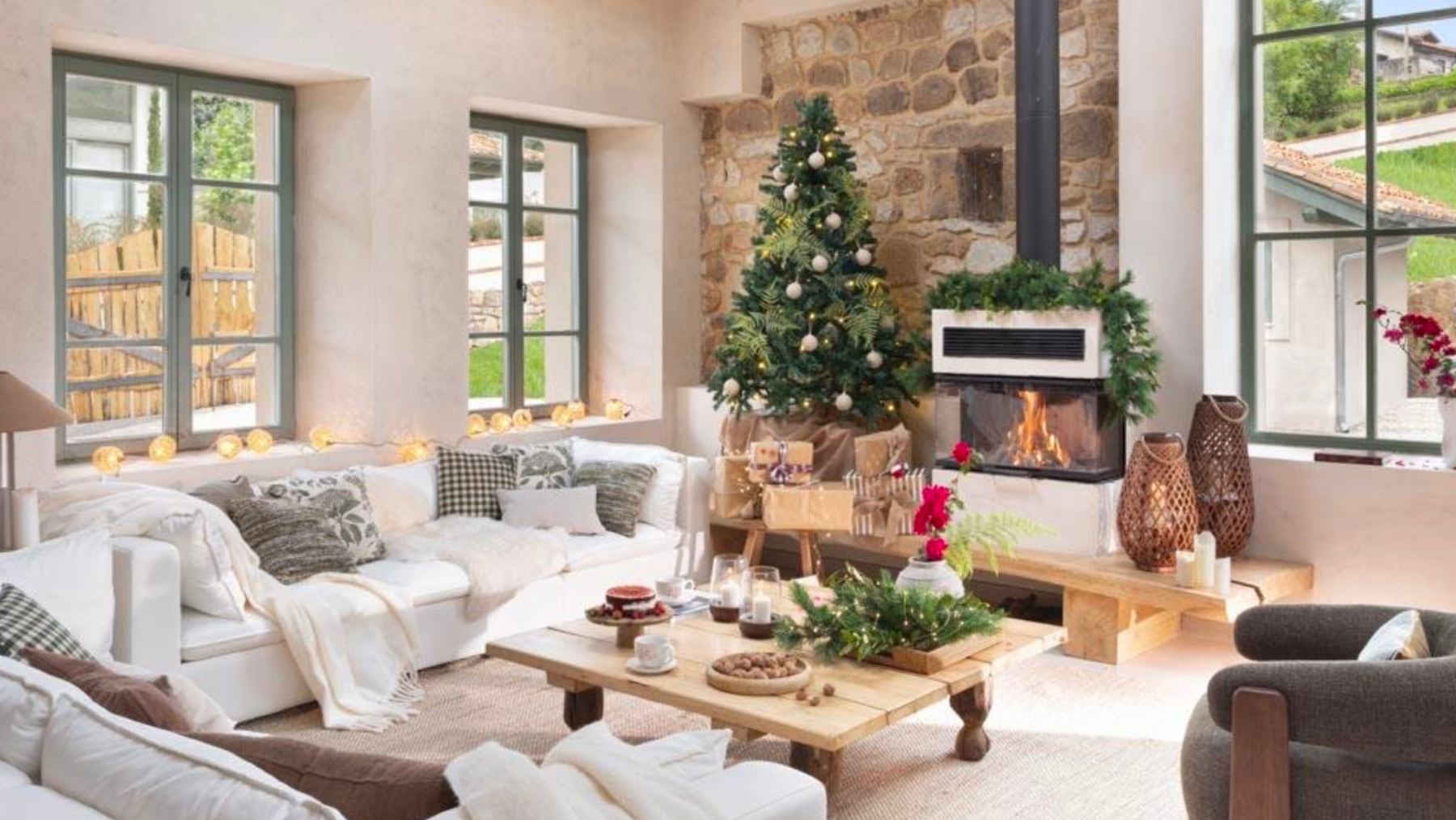 Parece la casa de Papá Noel pero está en España: 6 casas rurales que se visten de Navidad